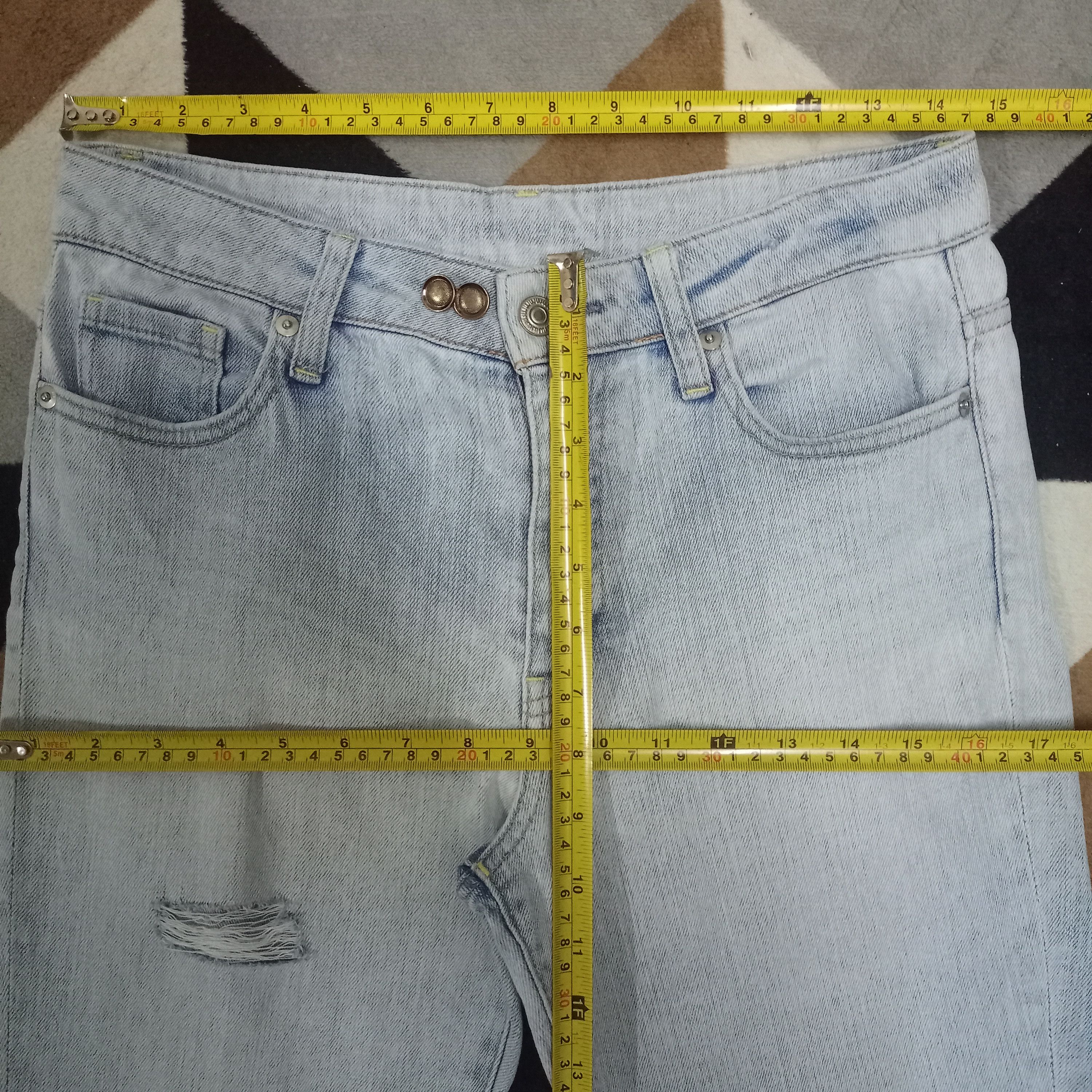 Uniqlo Vintage Uniqlo Light Wash Style Distressed Flare Jeans Size 29" - 6 Thumbnail