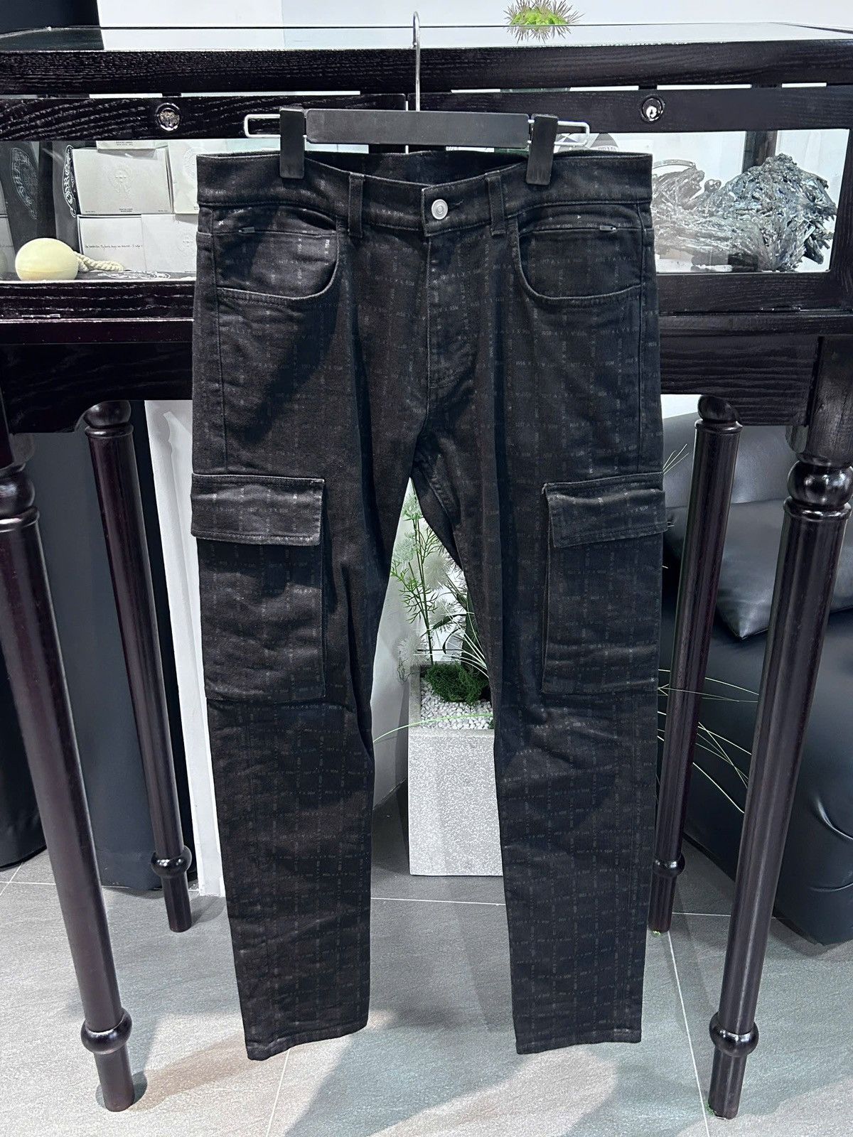 1017 ALYX 9SM 1017 ALYX 9SM Black Denim Logo Cargo Pants Size US 32 / EU 48 - 1 Thumbnail