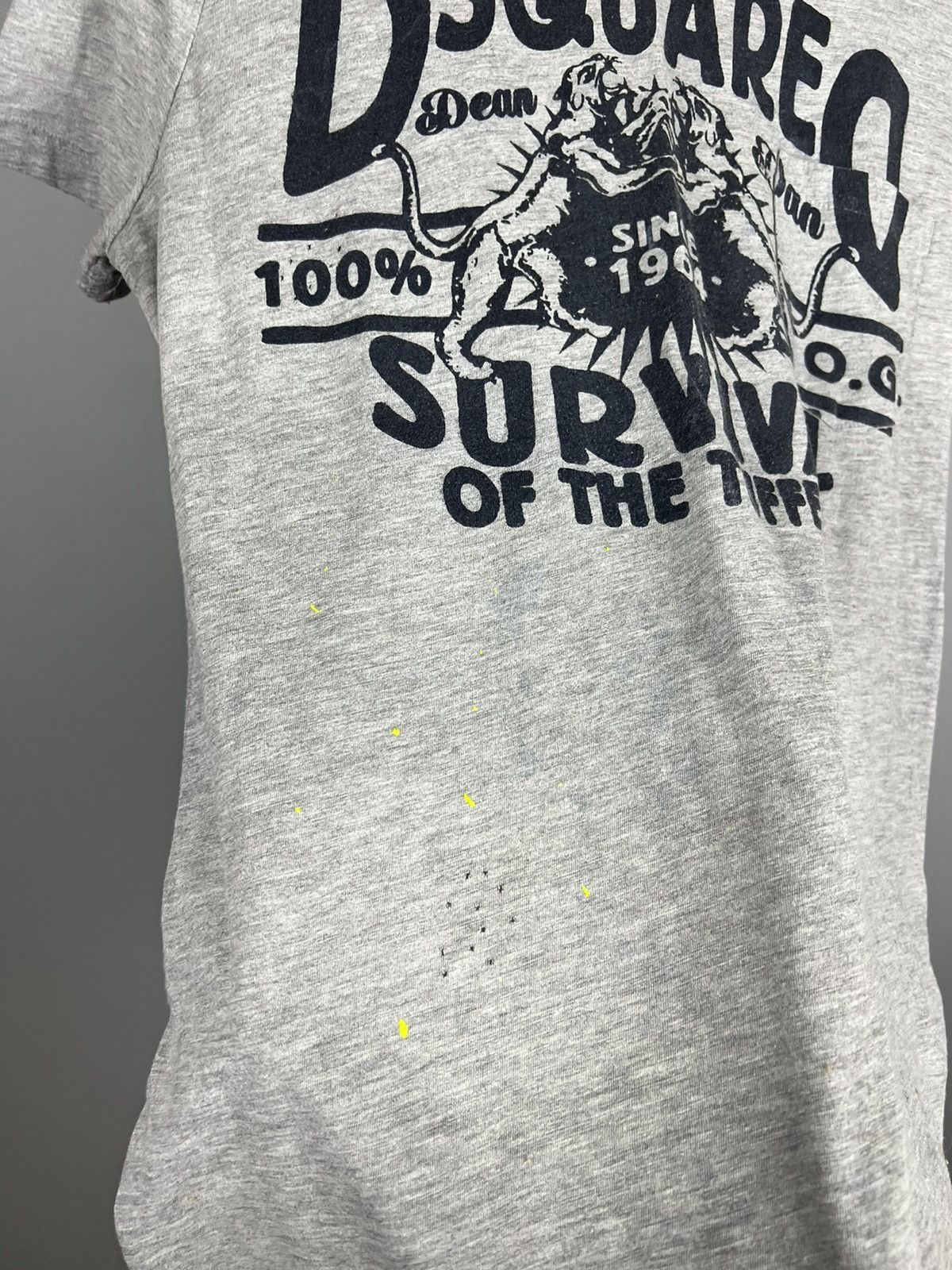 Dsquared2 S-M Dsquared2 DeanDan Survival Of The Tuffest Distressed Tee Size US S / EU 44-46 / 1 - 17 Thumbnail