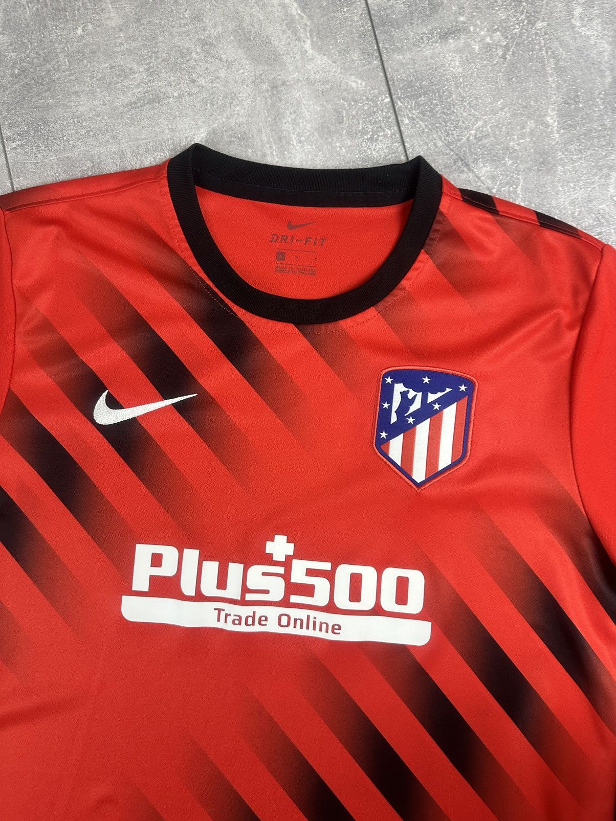 Nike Nike Atletico Madrid Pre Match 2019/20 Soccer Jersey Size US L / EU 52-54 / 3 - 4 Thumbnail