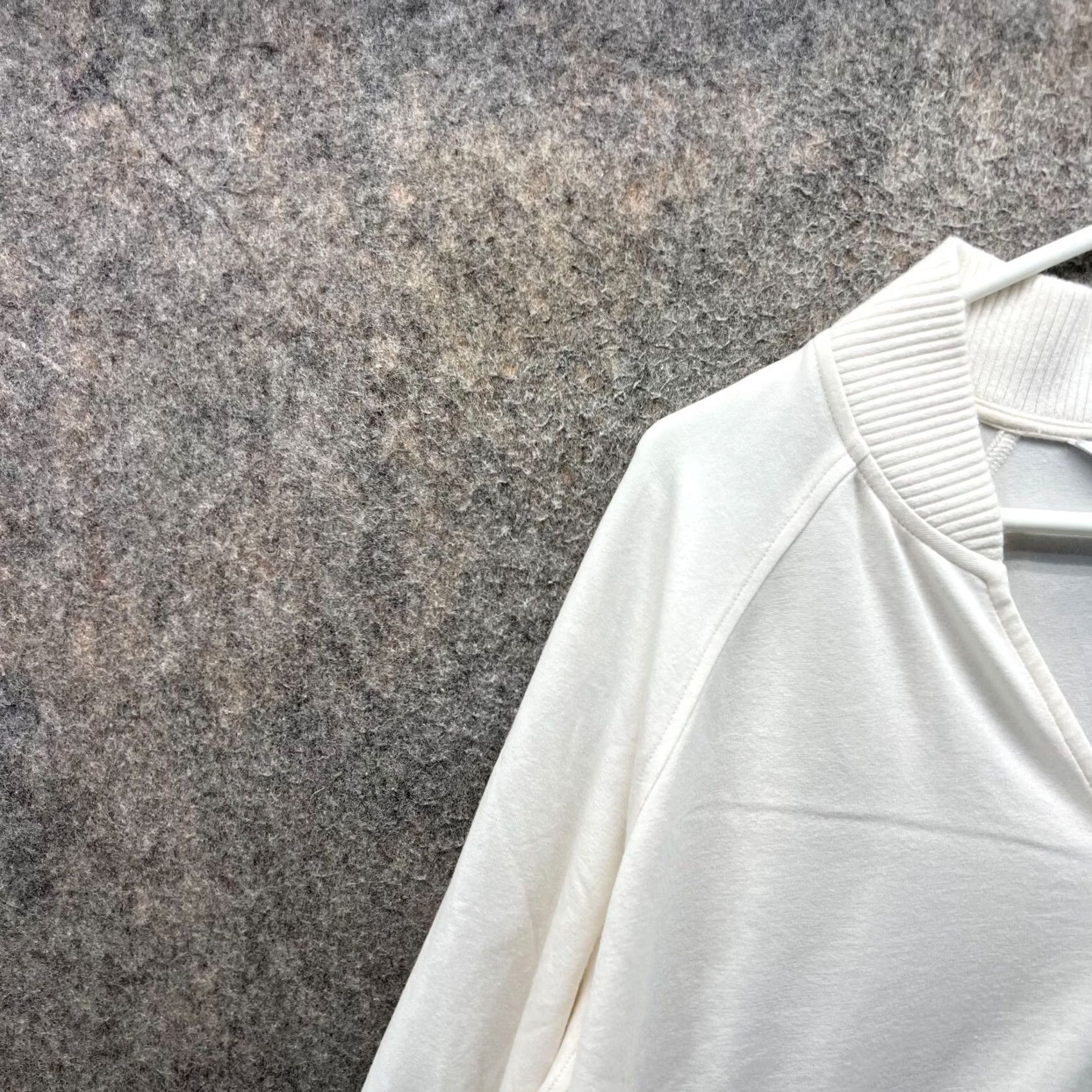 Athleta Athleta Sweatshirt Women 1X White Full Zip Pullover All Seasons Modern Regular Sleeve Long Zip Closure Activewear Winter Spring Fall Men? Ladies Size XL / US 12-14 / IT 48-50 - 7 Thumbnail