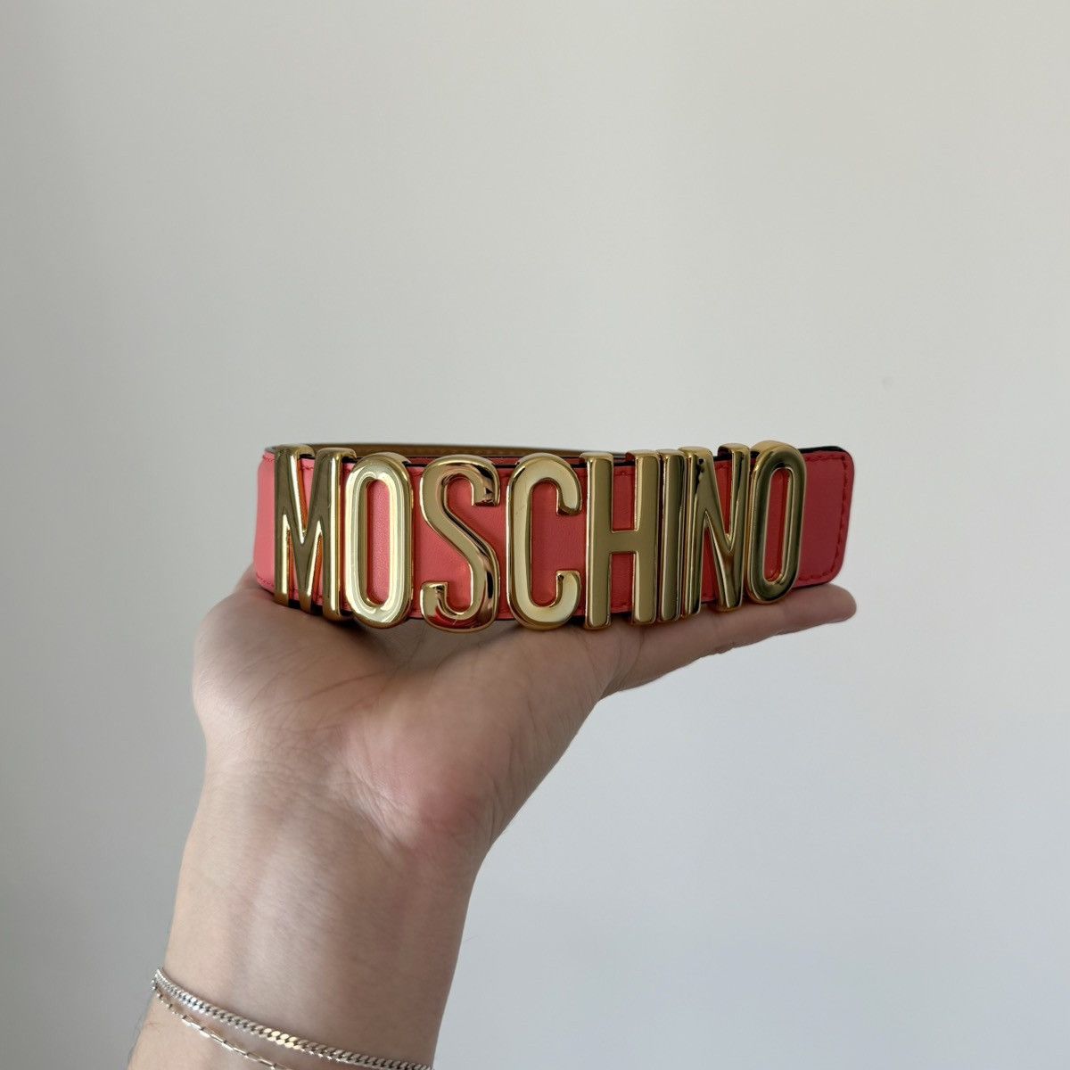 Moschino Moschino Lettering Logo Gold Tone Buckle Leather Belt Pink Size ONE SIZE - 2 Thumbnail