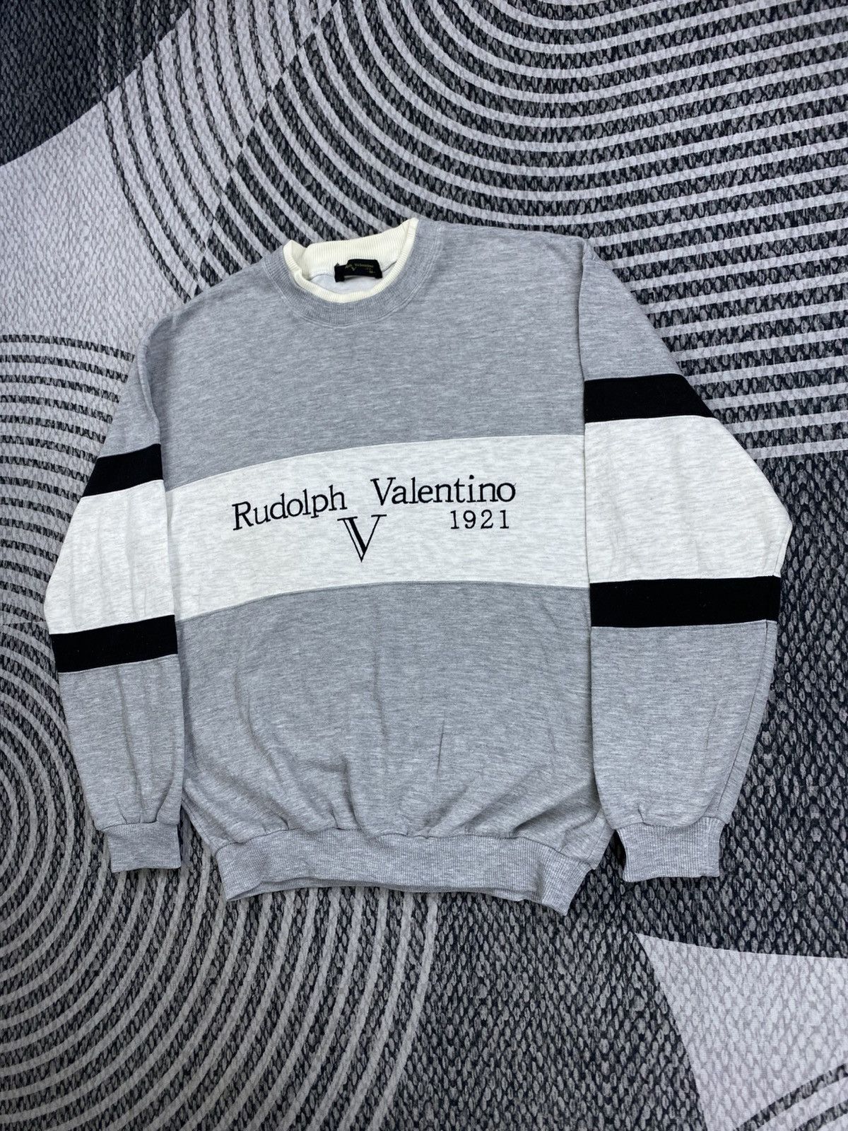 Valentino Vintage Rudolph Valentino Longsleeve Grey Sweatshirt Size US M / EU 48-50 / 2 - 4 Thumbnail
