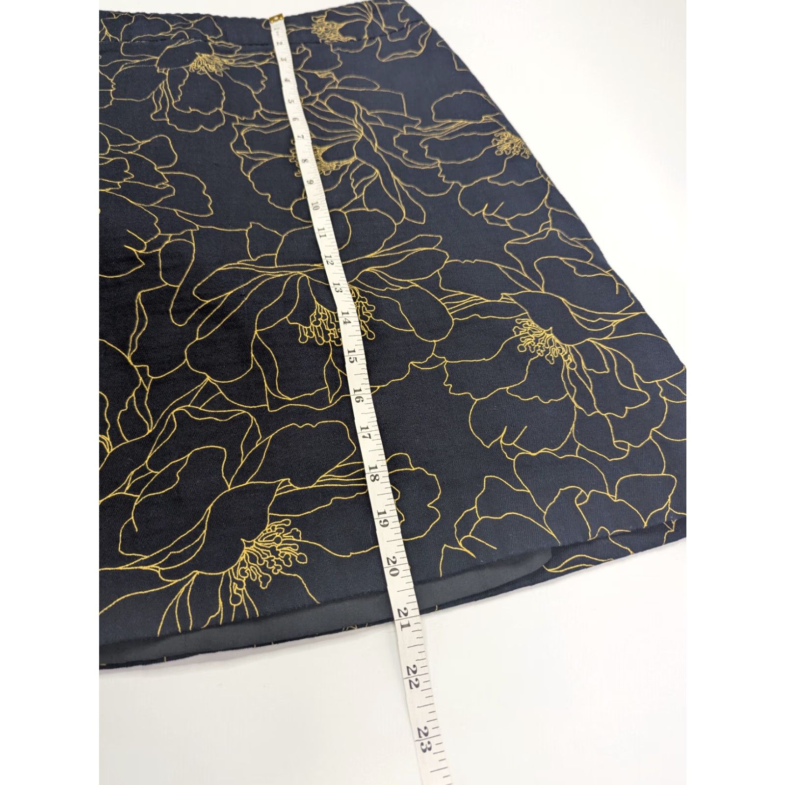 Ann Taylor Ann Taylor Factory Skirt Womens 10 Black Gold Flowers Floral Midi Work Straight Size 32" / US 10 / IT 46 - 4 Thumbnail