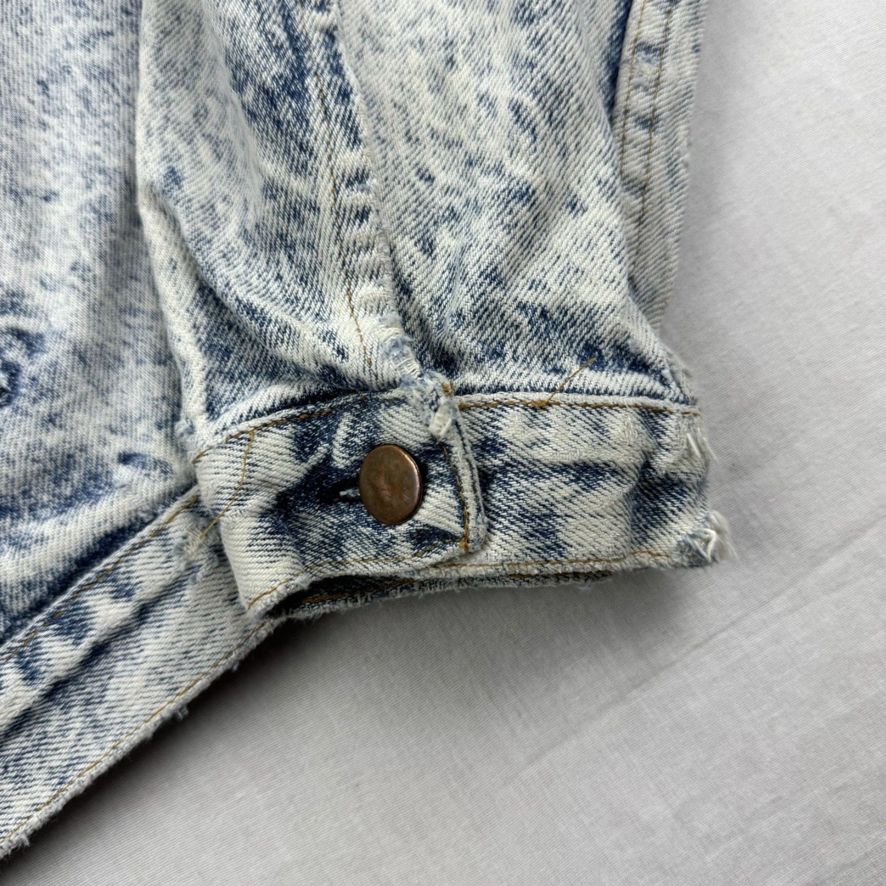 Denime VINTAGE Denim Jacket Male M Blue 80s Denim Jacket Vintage Acid Washed Worn 80s American男性 Size US M / EU 48-50 / 2 - 4 Thumbnail