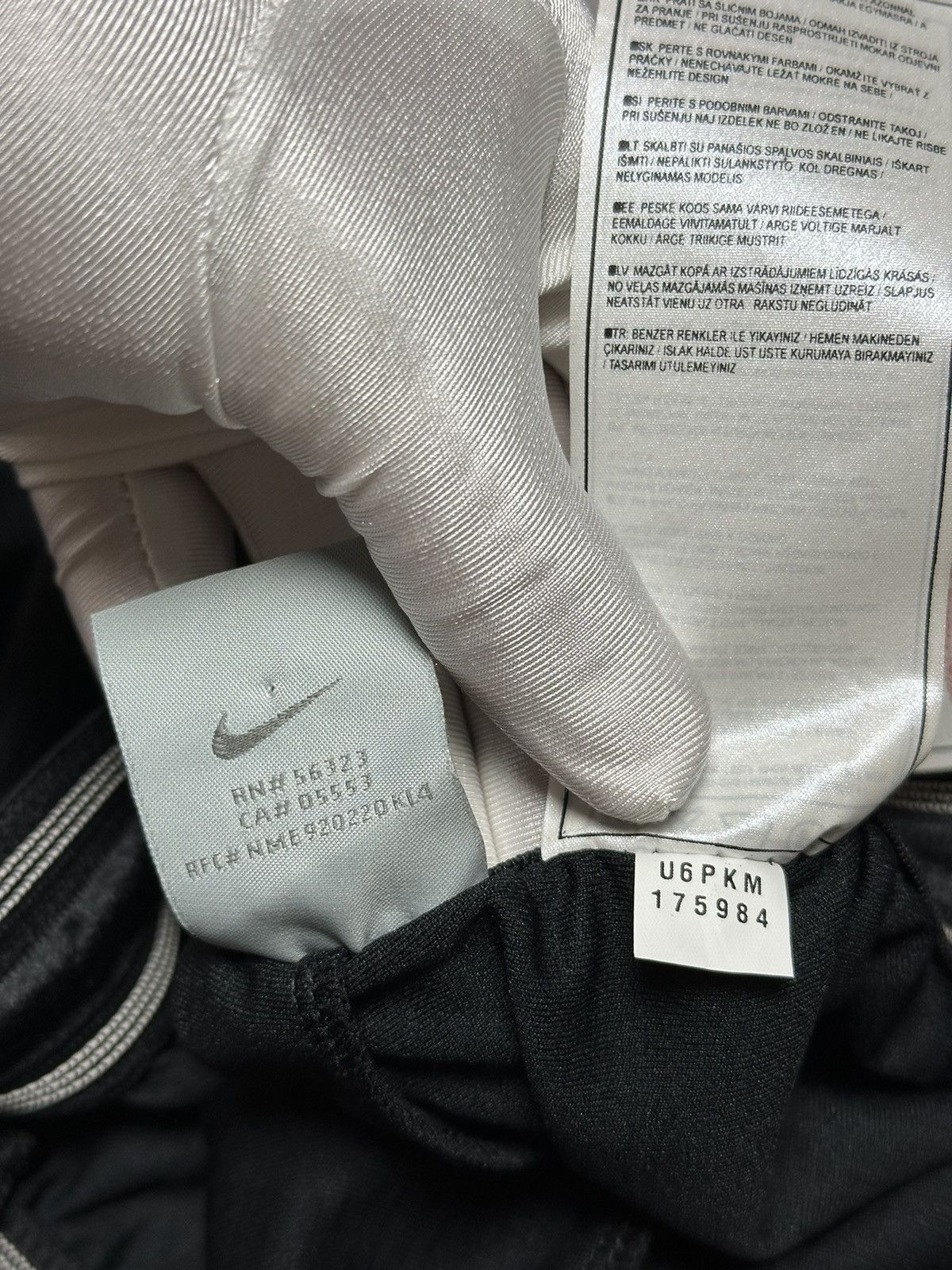 Nike Vintage Nike Total 90 Swoosh Deadstock Shorts Size US 32 / EU 48 - 8 Thumbnail