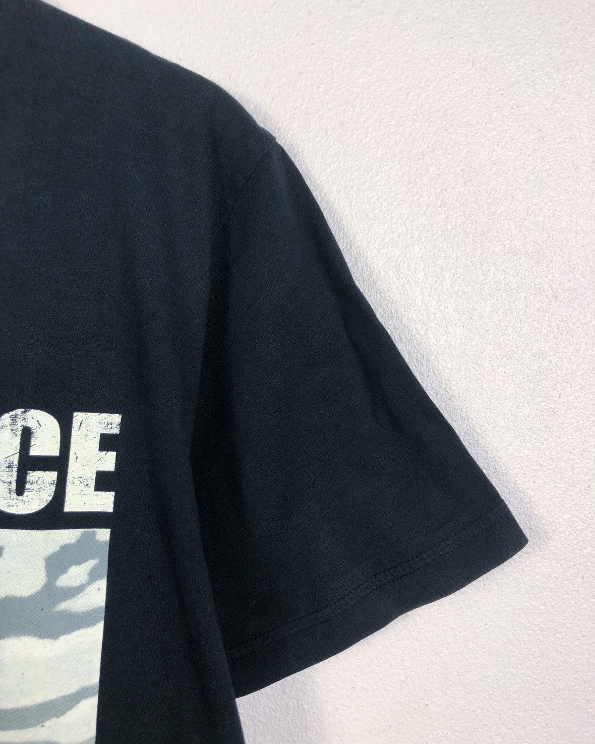 One Piece Uniqlo X One Piece Fire Fist Portgas D. Ace Anime Manga Tee Size US XL / EU 56 / 4 - 7 Thumbnail
