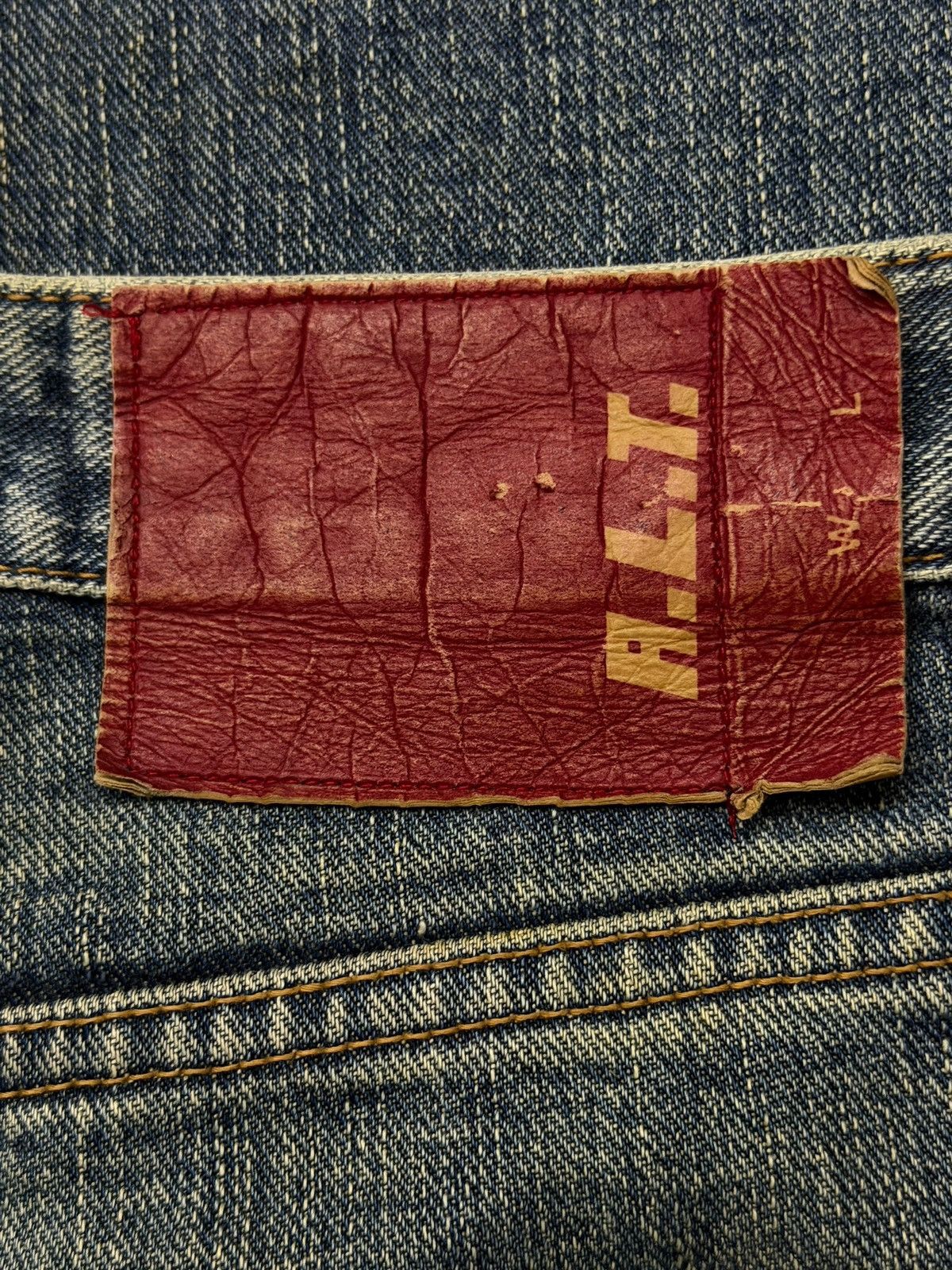 Japanese Brand Vintage Absolut Jeans | Vintage Faded Wash Straight Fit | 30 Size US 30 / EU 46 - 10 Thumbnail