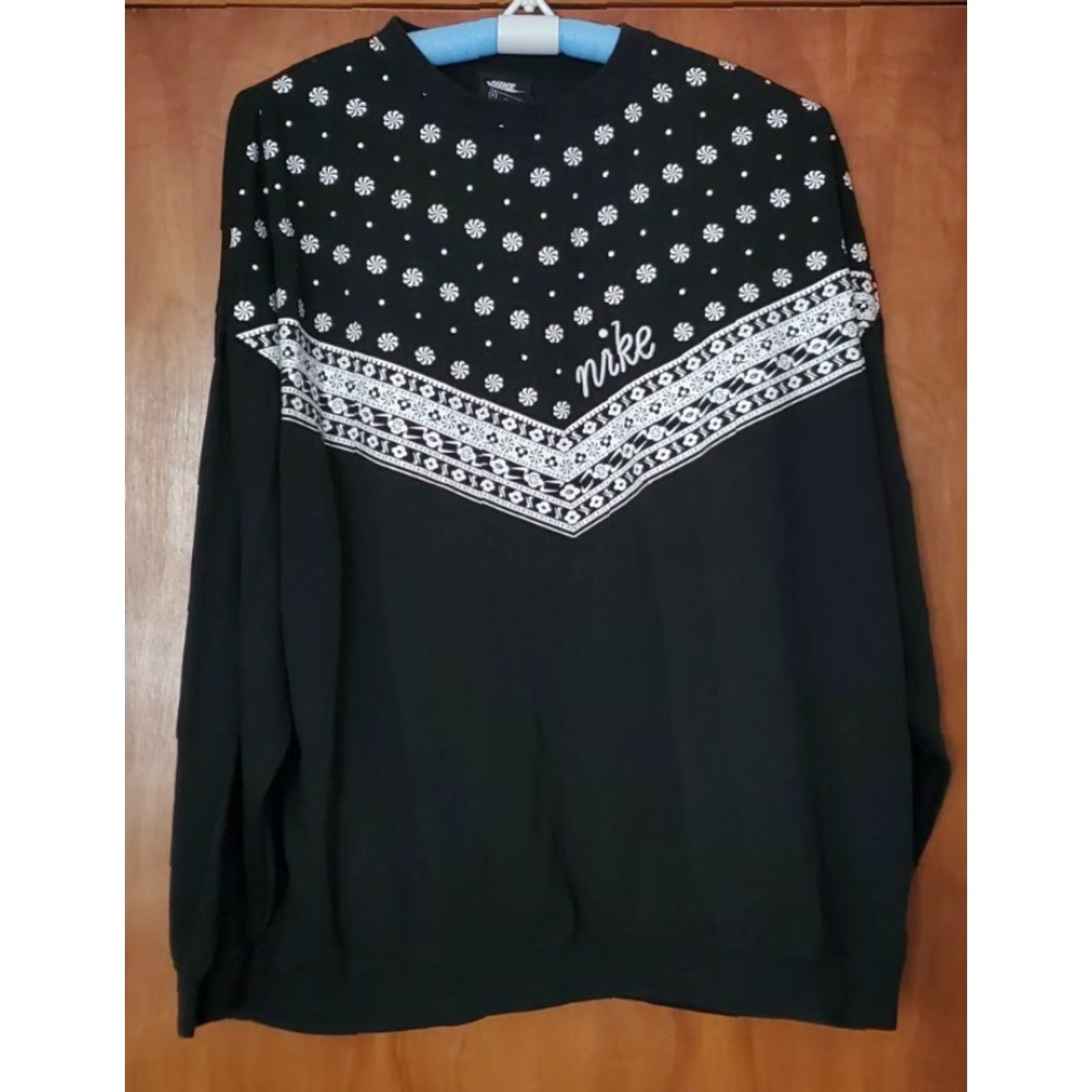 VINTAGE Nike Sweatshirt Crew Neck Sportswear Women’s Heritage Bandana Print Black XL