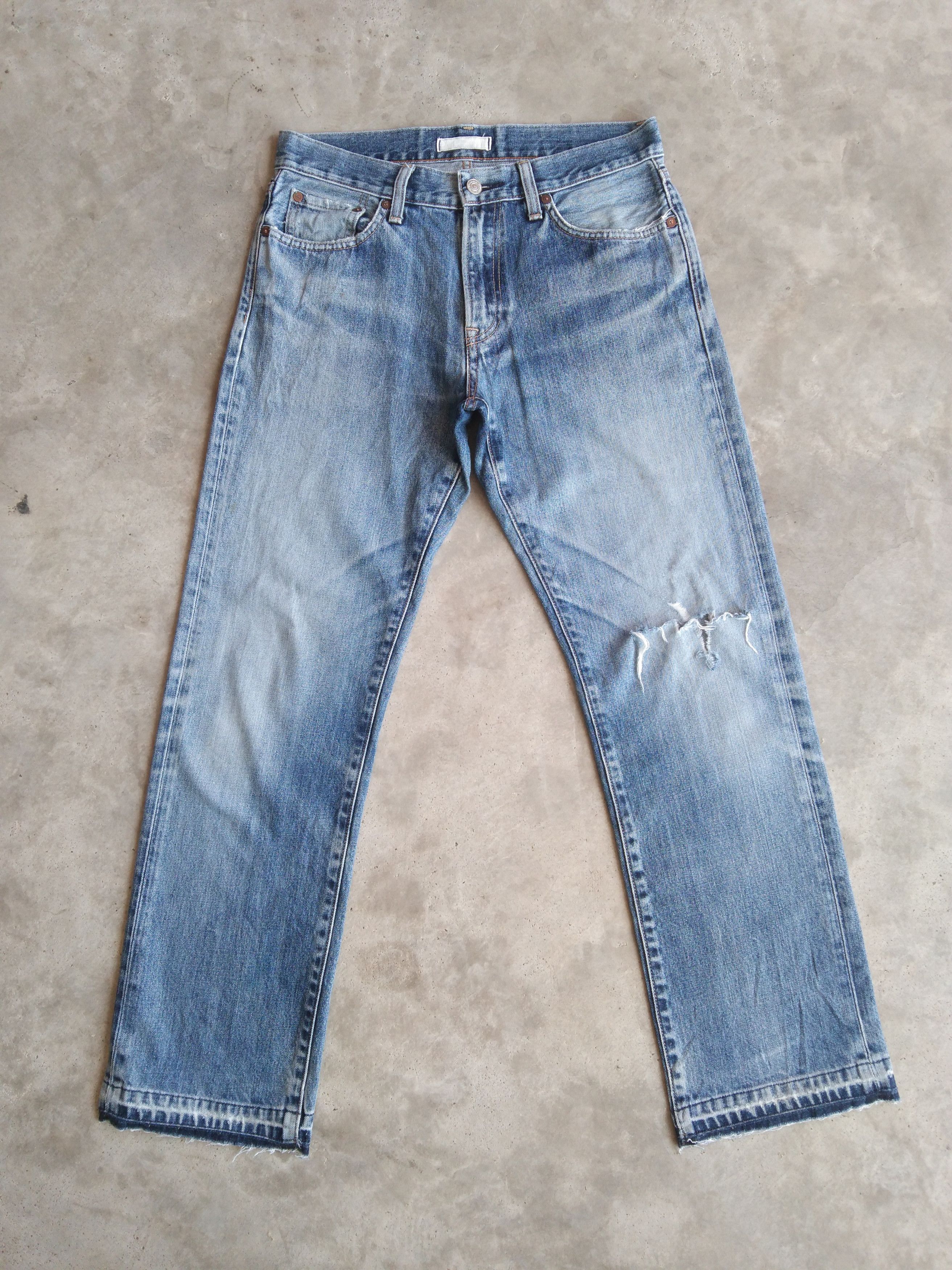 Uniqlo Vintage Uniqlo Distressed Jeans 30x30 Size US 30 / EU 46 - 1 Thumbnail