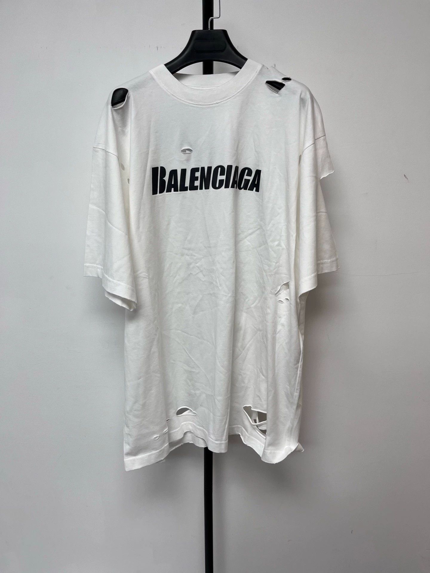 Balenciaga Balenciaga Destroyed Hole Short Sleeve Tee - dmc Size US XS / EU 42 / 0 - 1 Thumbnail