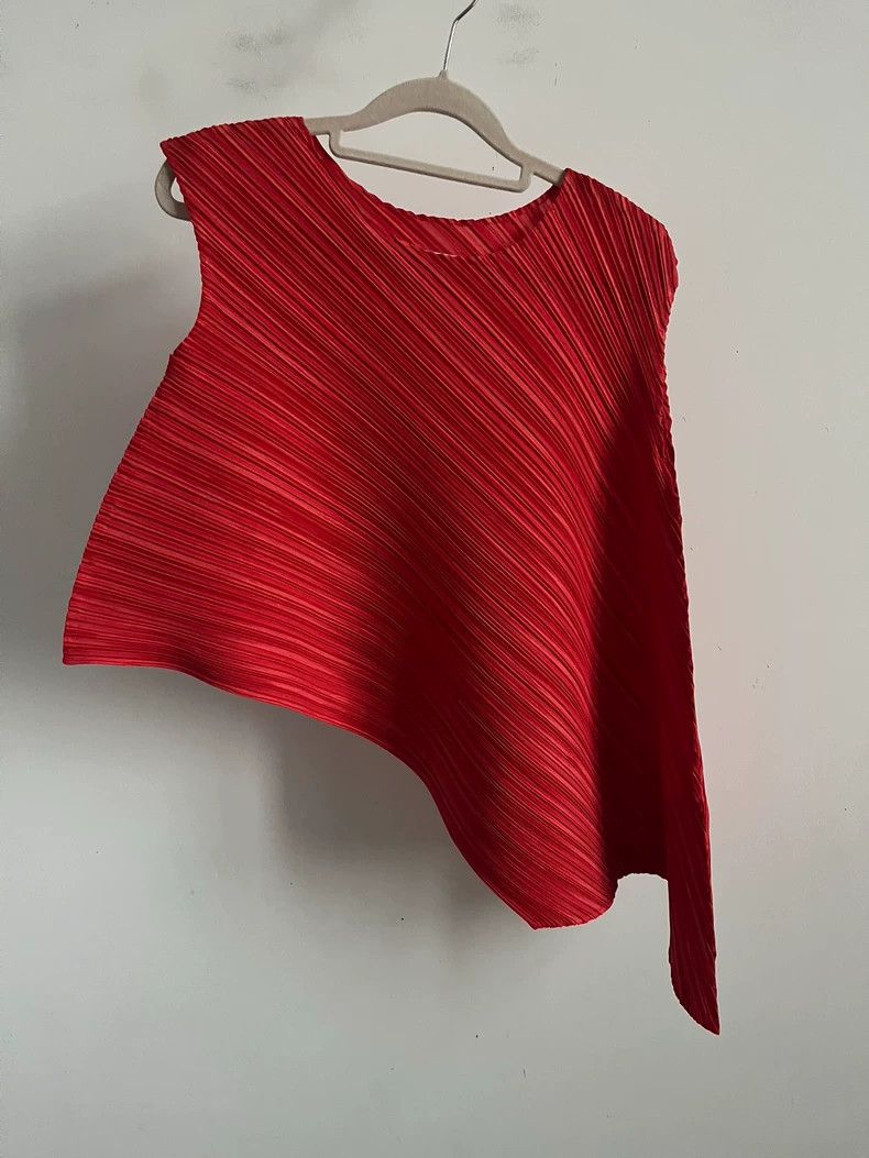 Issey Miyake Issey Miyake size:3 Red pleated vest Size S / US 4 / IT 40 - 1 Thumbnail