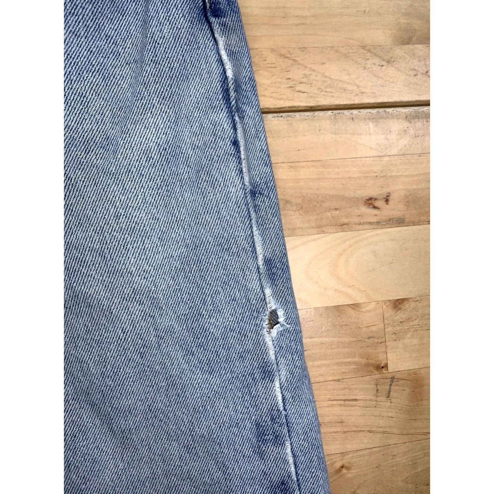Tommy Hilfiger VINTAGE Tommy Hilfiger Denim Jeans Jeans Distressed Logo 90s 28" Waist 28" Inseam Mens Womens Unisex Adults Blue Denim Size 28" / US 6 / IT 42 - 5 Thumbnail