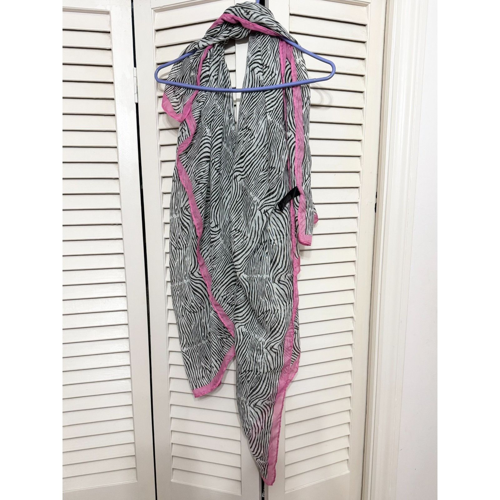 H&M H&M large zebra pink edge scarf shall cover all oversized sq Size ONE SIZE - 6 Thumbnail