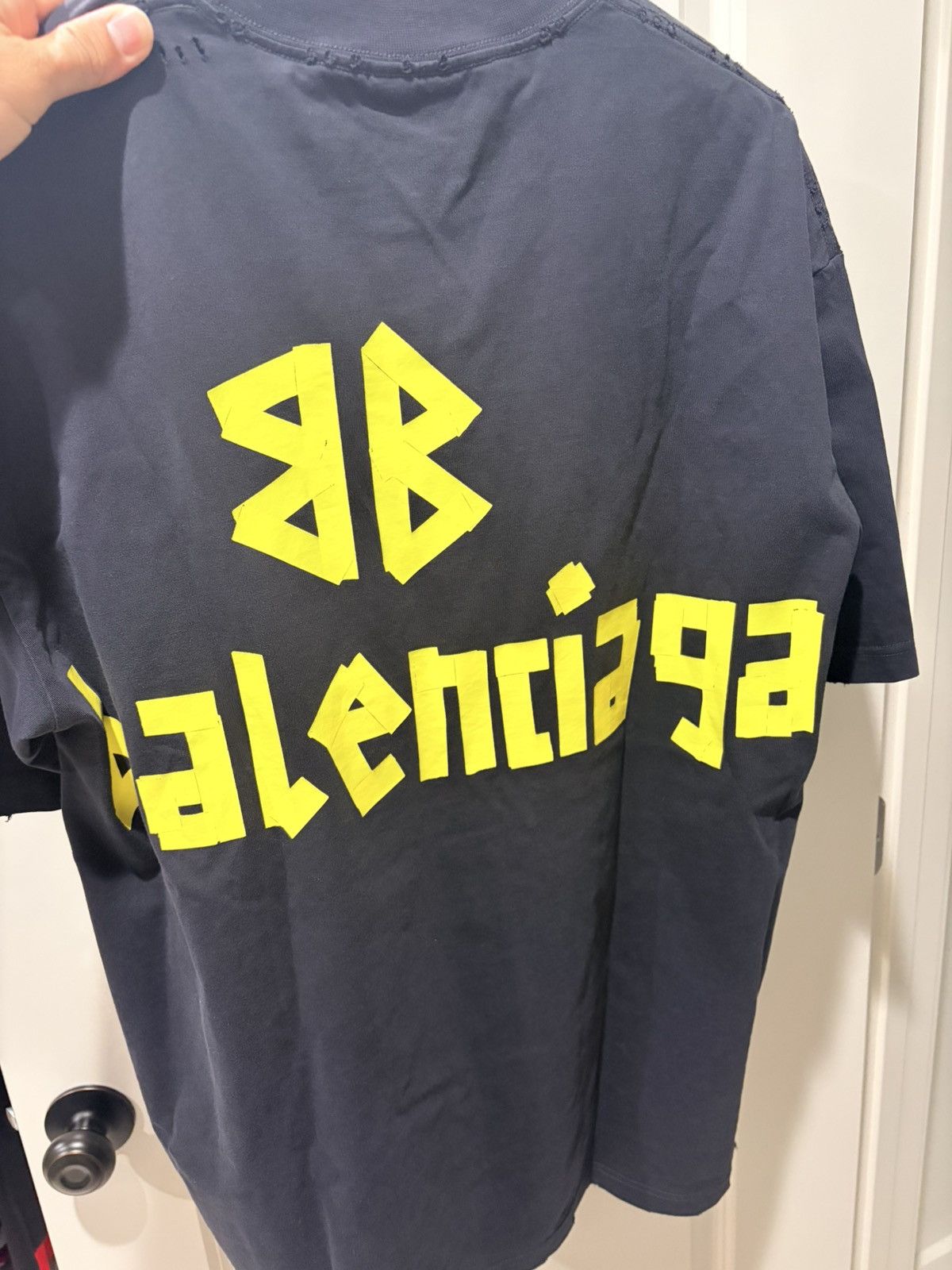 Balenciaga Tape logo tee Size US L / EU 52-54 / 3 - 2 Thumbnail