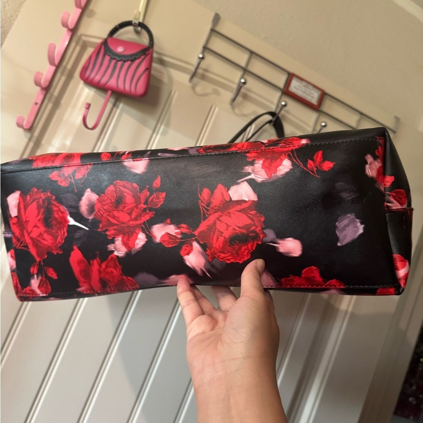 Victoria's Secret VICTORIA’S SECRET Black & Red Rose Floral Tote Size ONE SIZE - 5 Thumbnail