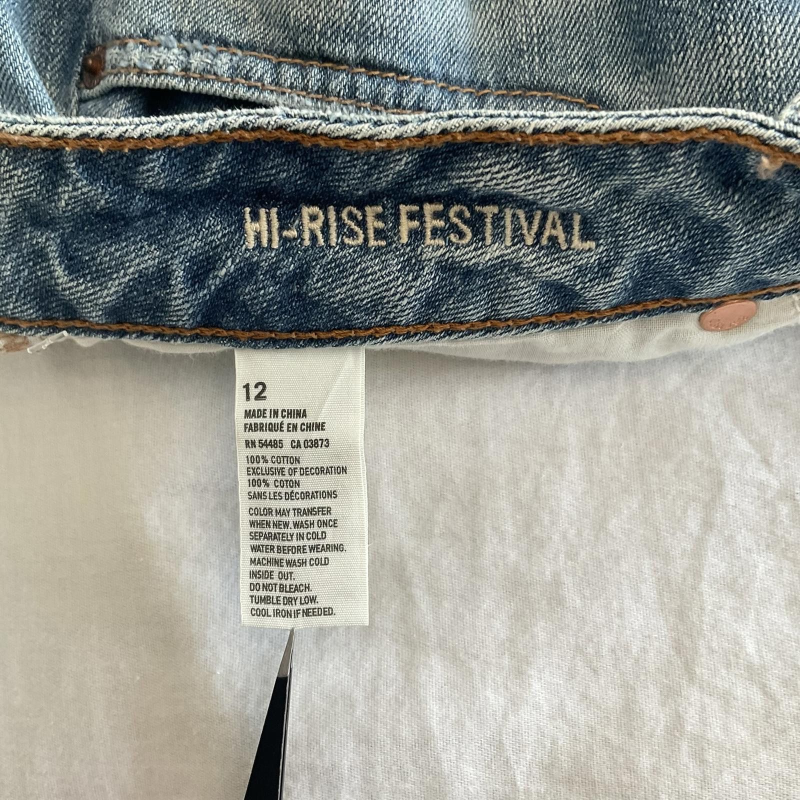 American Eagle Outfitters American Eagle hi rise festival distressed denim shorts 12 Size 34" / US 12 / IT 48 - 3 Thumbnail