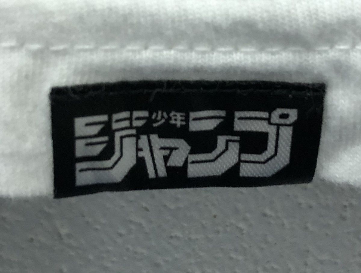 Uniqlo Uniqlo Jump 50 th Anniversary Weekly Jump T-Shirt Size US L / EU 52-54 / 3 - 4 Thumbnail