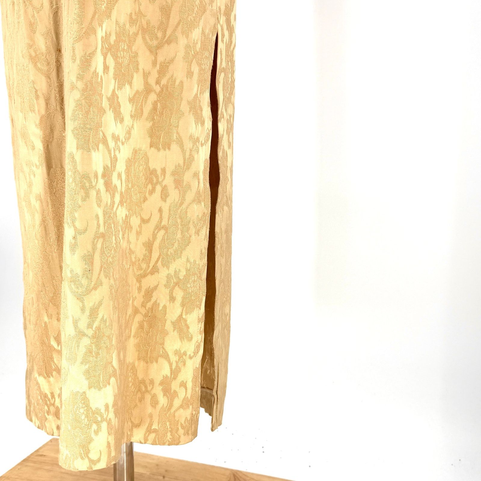 Vintage Yumi Mazao Paris Gold Floral Brocade Cheongsam Maxi Dress Size XS / US 0-2 / IT 36-38 - 4 Thumbnail