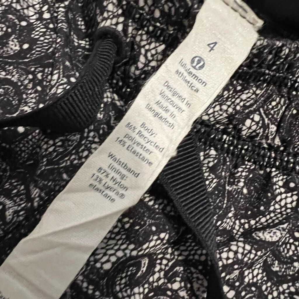 Lululemon Lululemon Hit It Short 3.5” | Black White Floral Lined | Sca Size 27" / US 4 / IT 40 - 3 Thumbnail