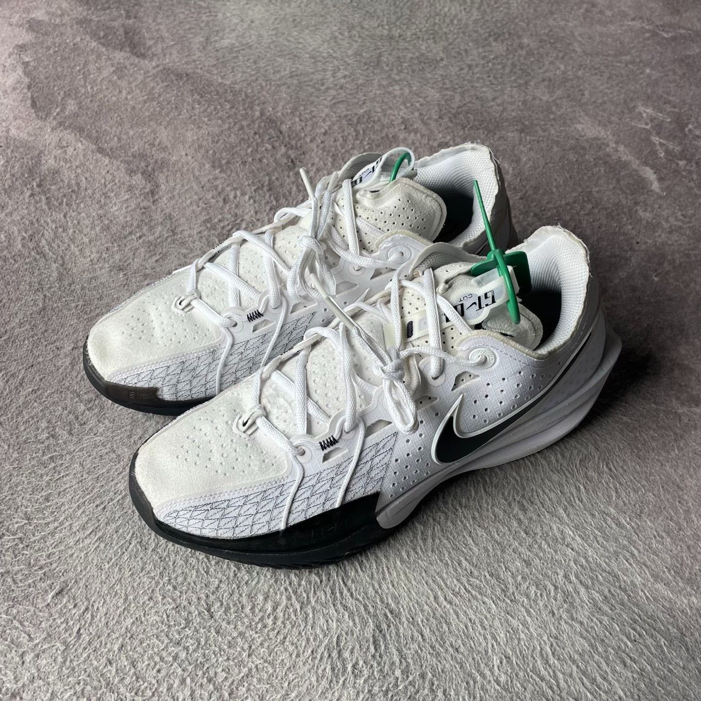Nike Nike White Lowtop Sneakers 44 Men Size US 10.5 / EU 43-44 - 1 Thumbnail