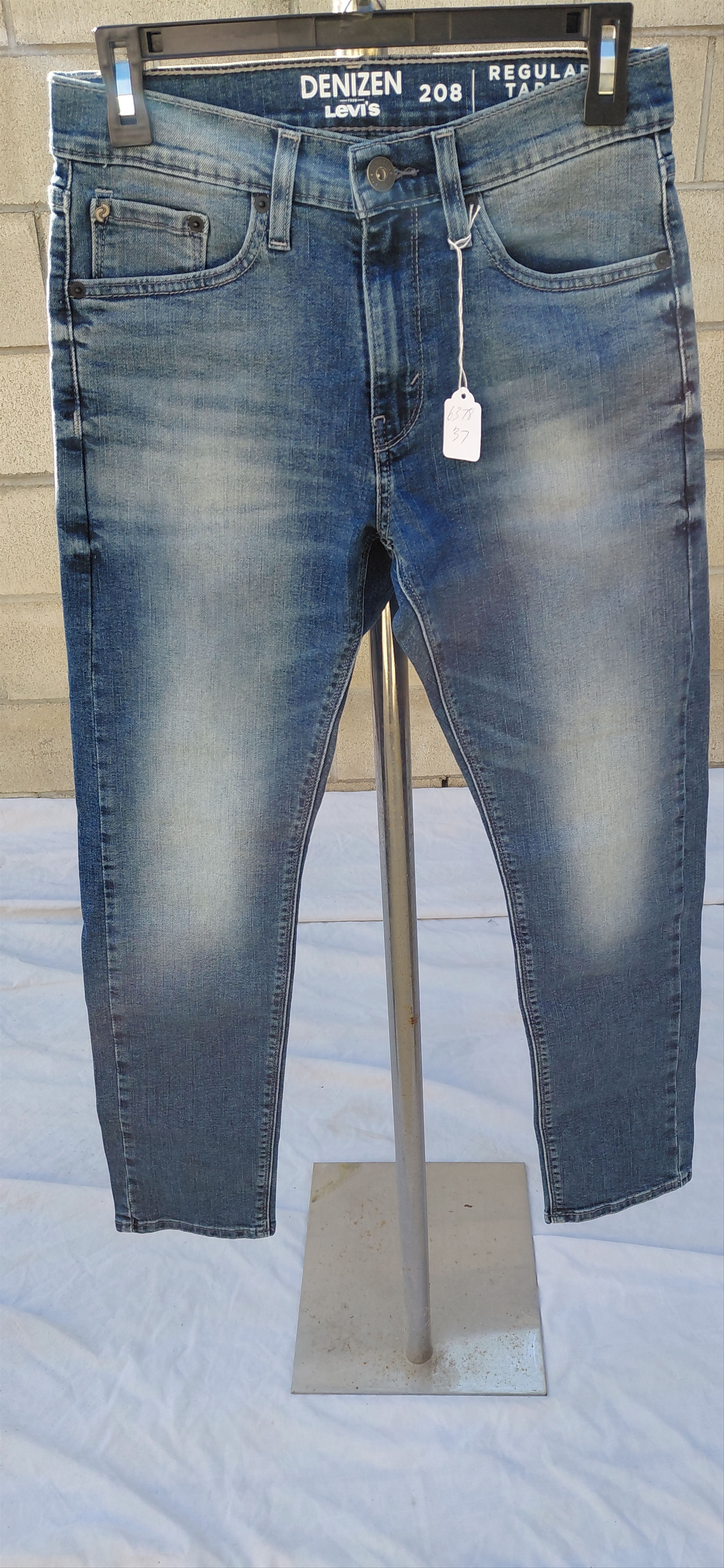 Denizen 637837....Denizen Regular Taper Fit Jeans Size W28 L30 Size US 28 / EU 44 - 1 Thumbnail