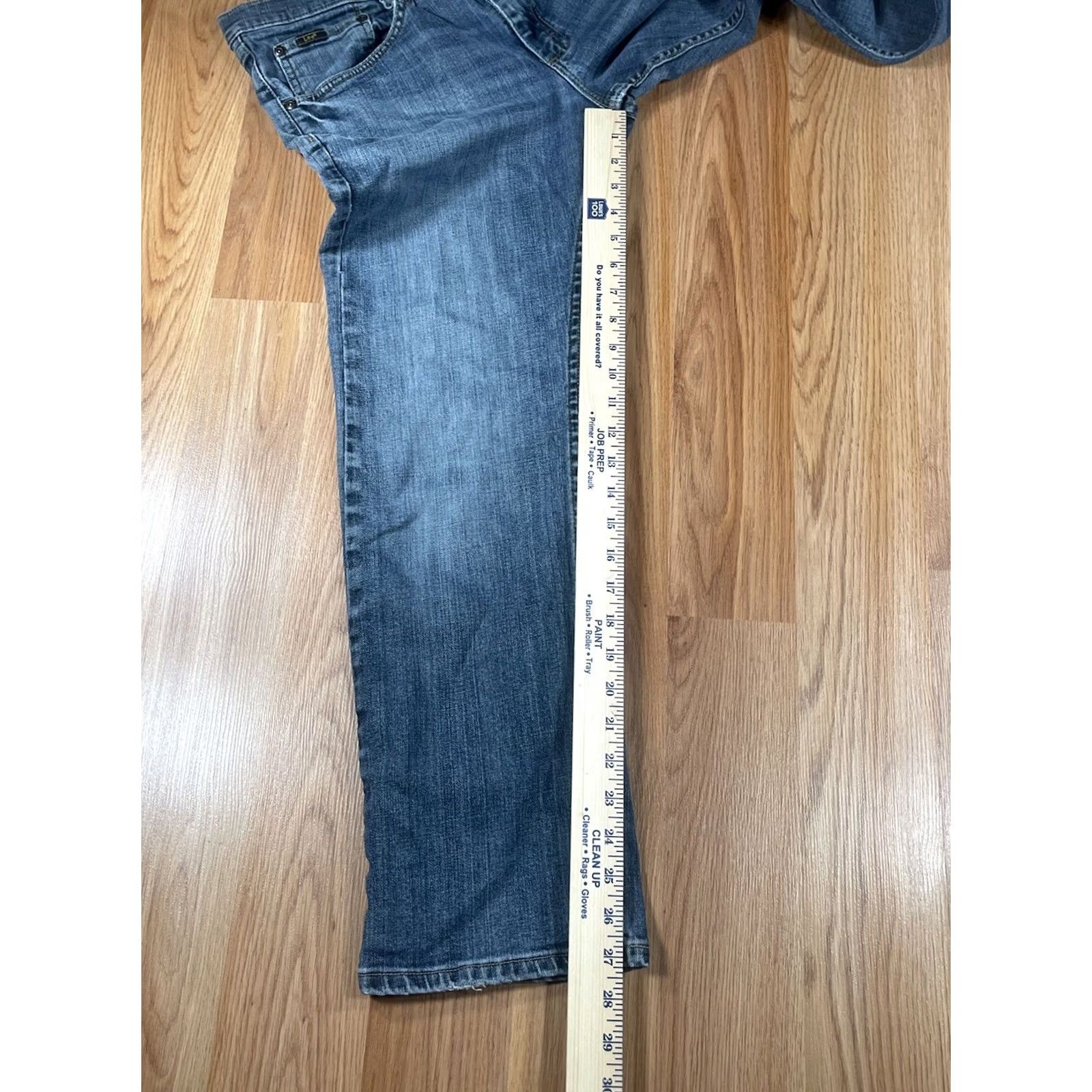 Lee Lee Premium Classic Fit Long Blue Denim Jeans Flat Front Men’s 32Wx30L Cotton Blend Regular Boot Cut 5-Pocket USA Western Mens Jeans Size US 32 / EU 48 - 5 Thumbnail