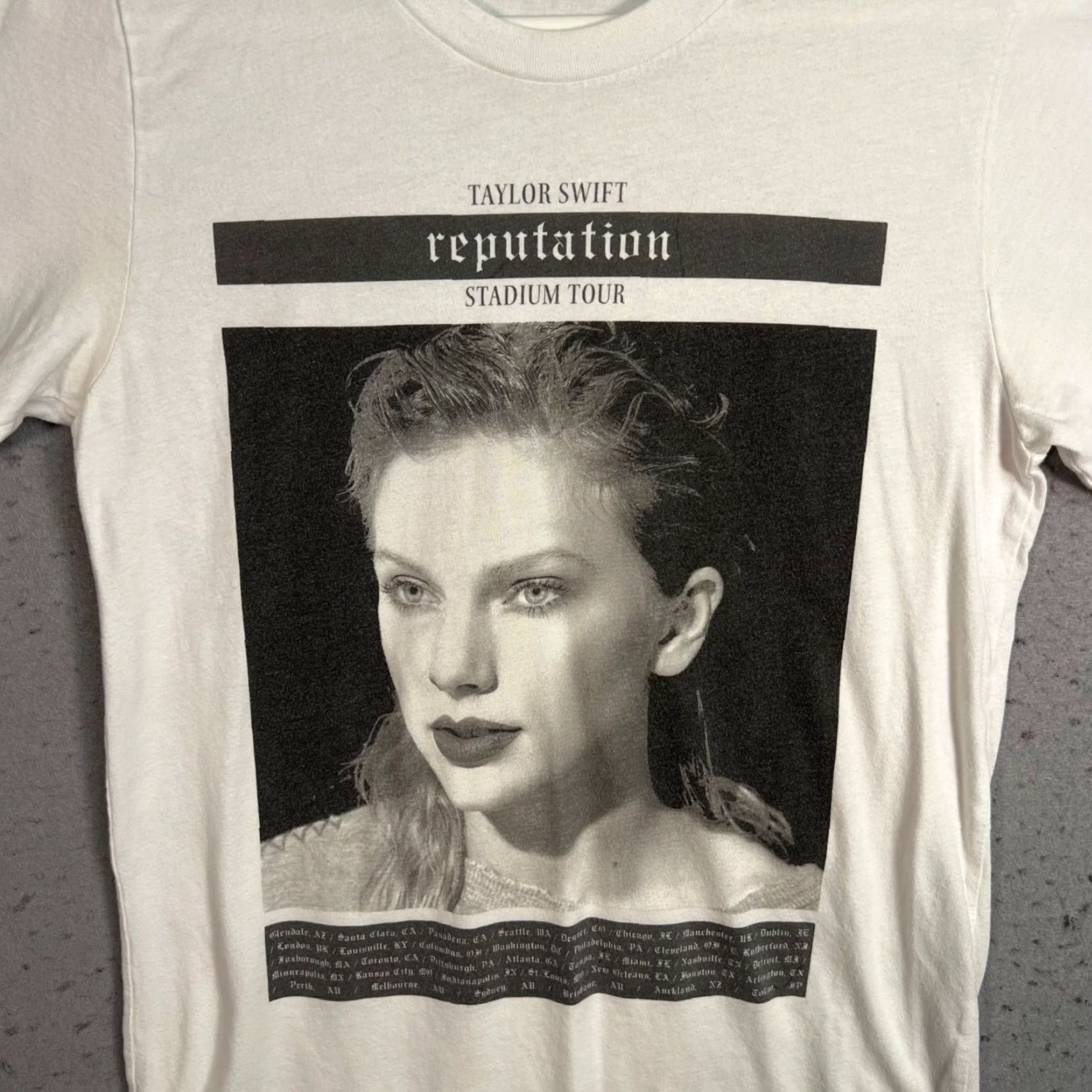 Vintage Reputation Stadium Tour White T-Shirt T Swift Womens Small Size S / US 4 / IT 40 - 4 Thumbnail