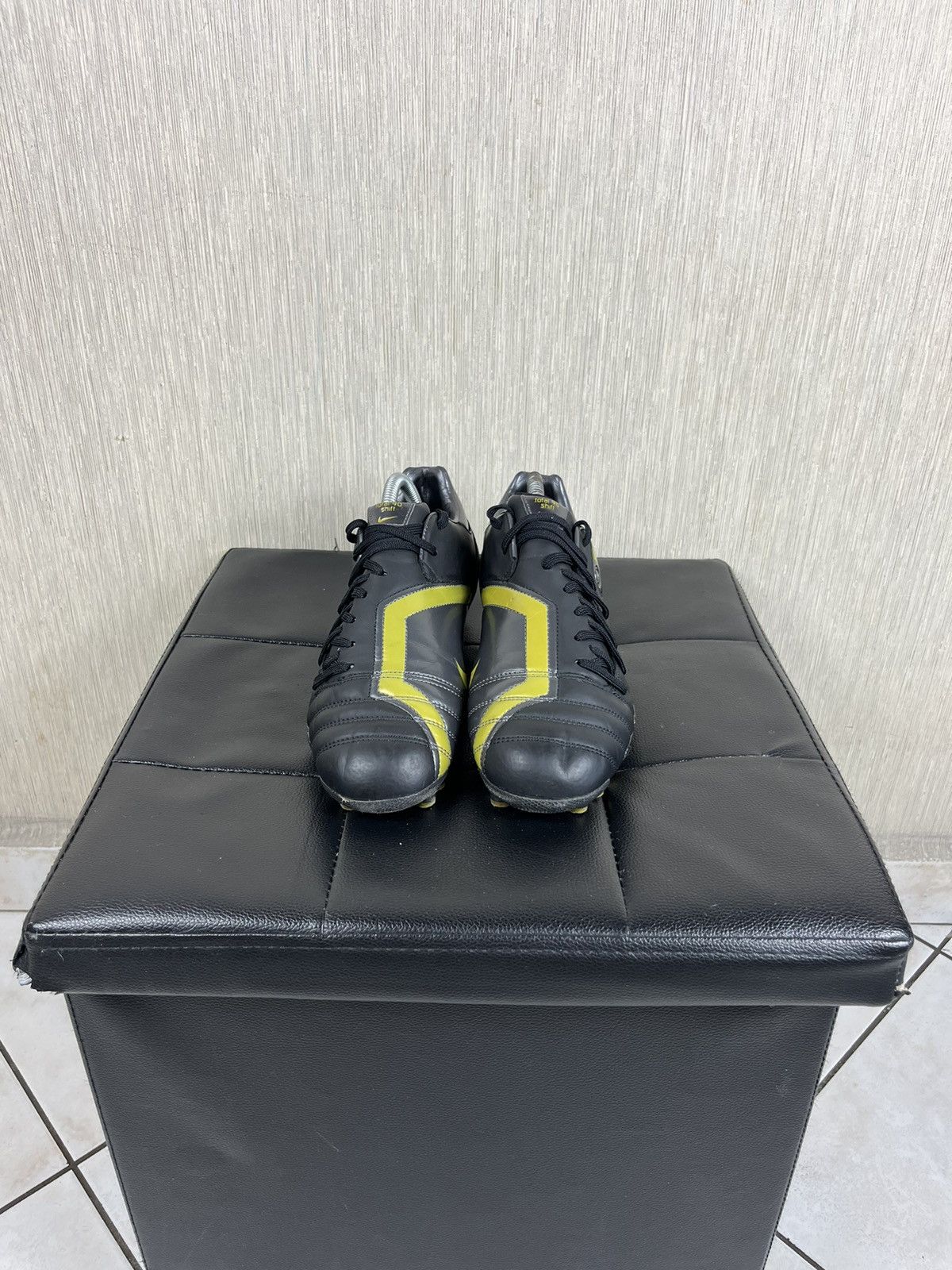 Nike Vintage 2006 Nike Total 90 shift soccer shoes leather boots Size US 9 / EU 42 - 3 Thumbnail