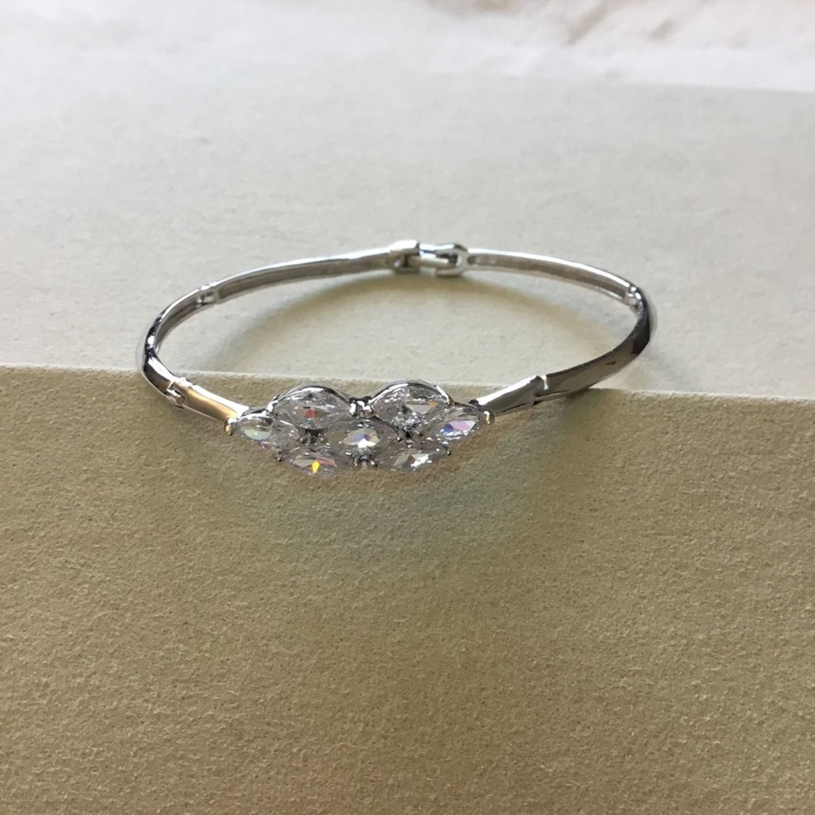 Other Elegant Silver Crystal Flower Bracelet Size ONE SIZE - 4 Thumbnail