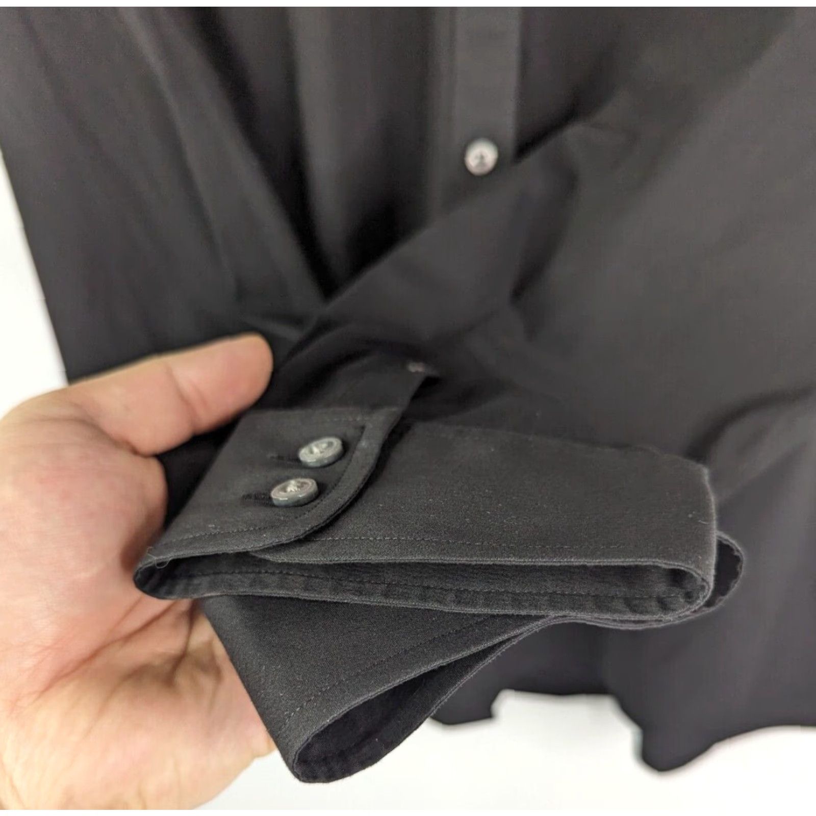 UNTUCKit UNTUCKit Shirt Womens 16 Black Button Long Sleeve Solid Logo (Defect) Size XXL / US 16-18 / IT 52-54 - 4 Thumbnail