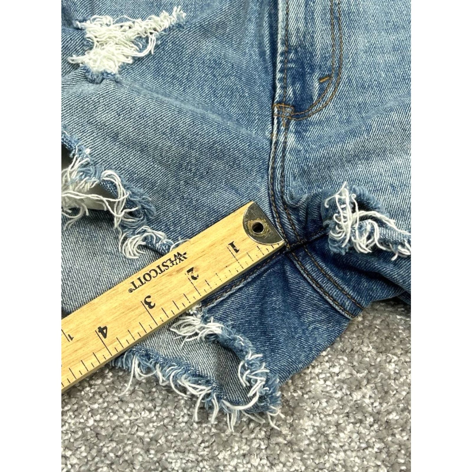 Abercrombie & Fitch Abercrombie & Fitch Shorts Womens 25 High Rise Mom Light Wash Denim Distressed Blue 90s Classic Denim Shorts Womens Size 25 Size 42" / US 20 - 2 Thumbnail