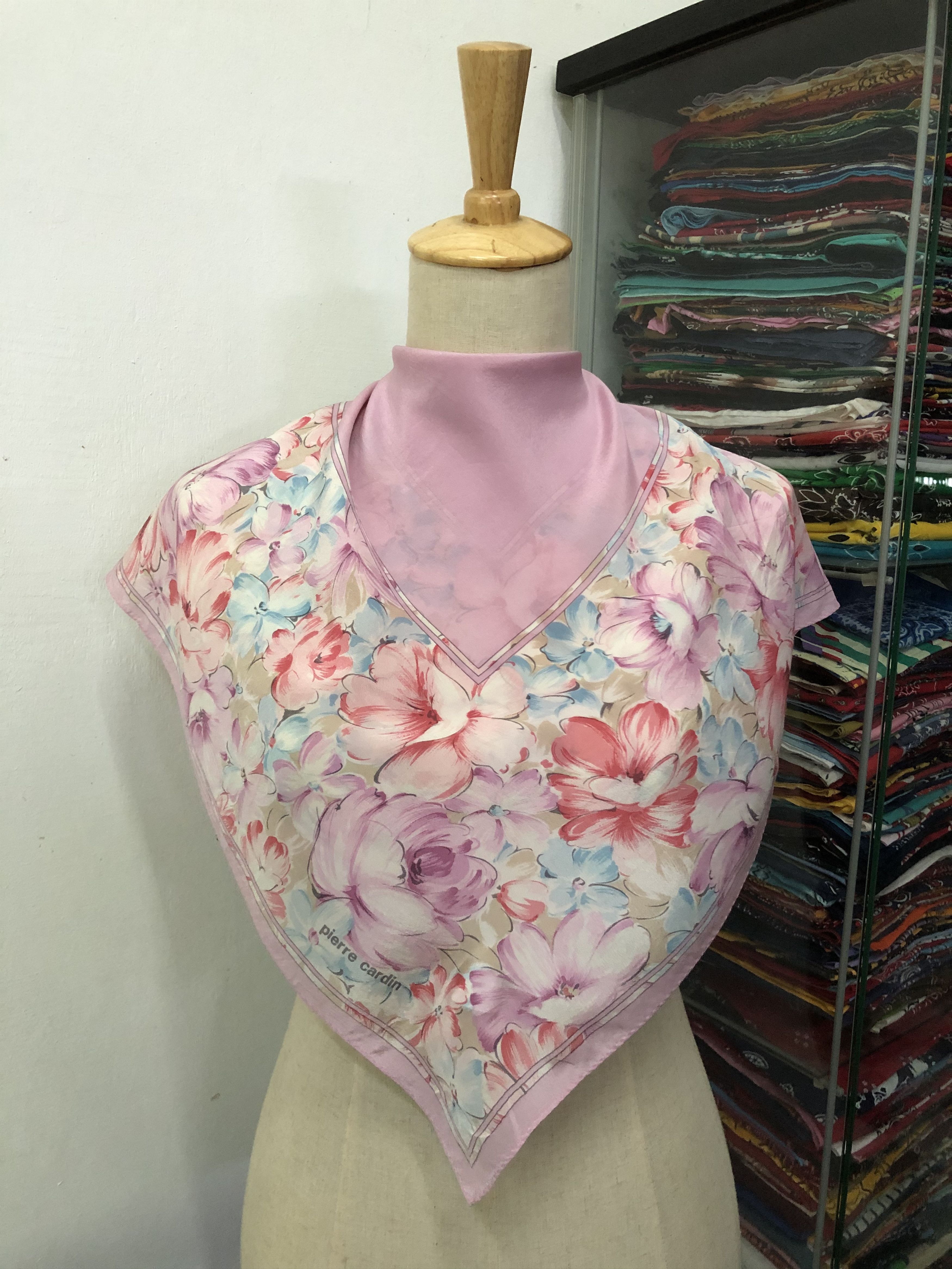 Pierre Cardin × Vintage Vintage Pierre Cardin Silk Scarf Size ONE SIZE - 1 Thumbnail