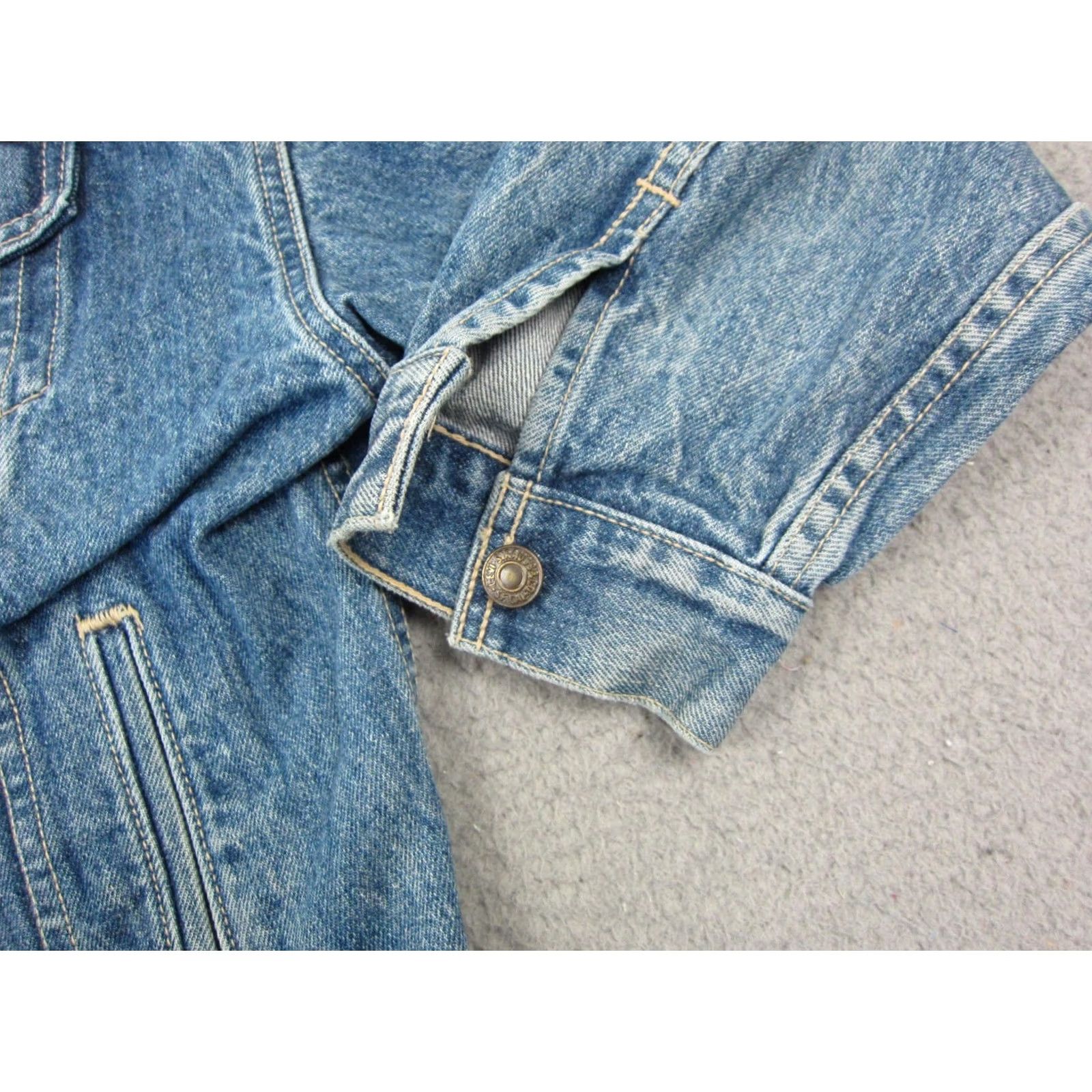 Levi's VINTAGE Levi's Trucker Jacket Mens L Blue Denim Button Regular 80s 90s Casual Workwear Jeans Style Bomber Jacket Boys Mens Size US 33 - 5 Thumbnail