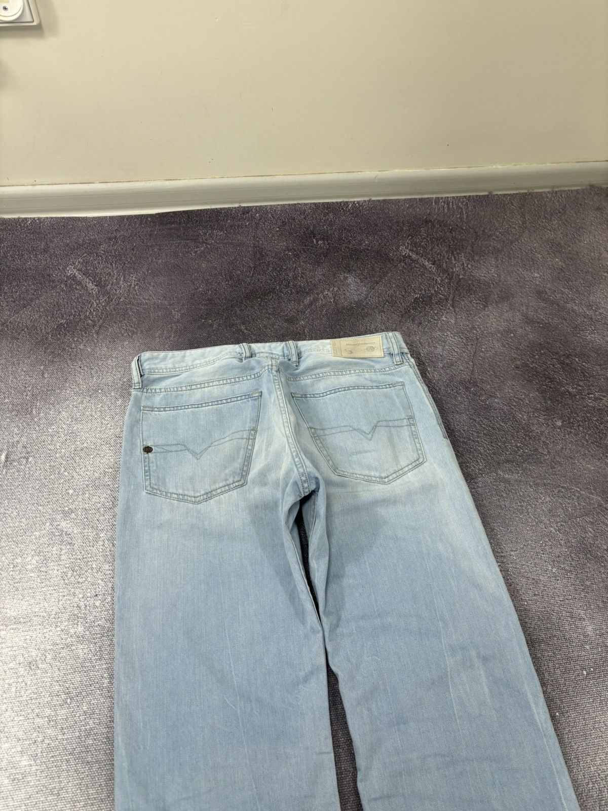 Diesel Diesel Waykee Regular Straight NWT Light Blue Denim Jeans Size US 31 - 19 Thumbnail