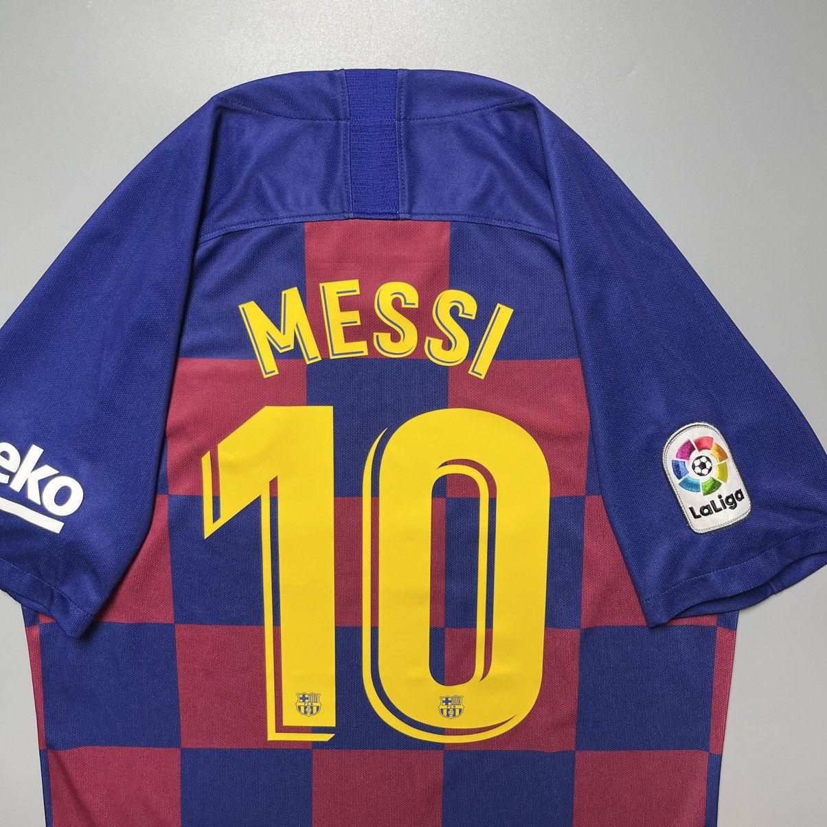 Vintage BARCELONA NIKE 2019/2020 FOOTBALL HOME JERSEY #10 MESSI Size US M / EU 48-50 / 2 - 7 Thumbnail