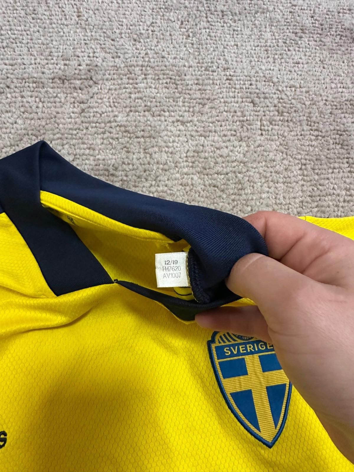 Adidas Adidas Sweden 2019/20 Home Football Shirt Soccer Jersey Sz L Size US L / EU 52-54 / 3 - 5 Thumbnail