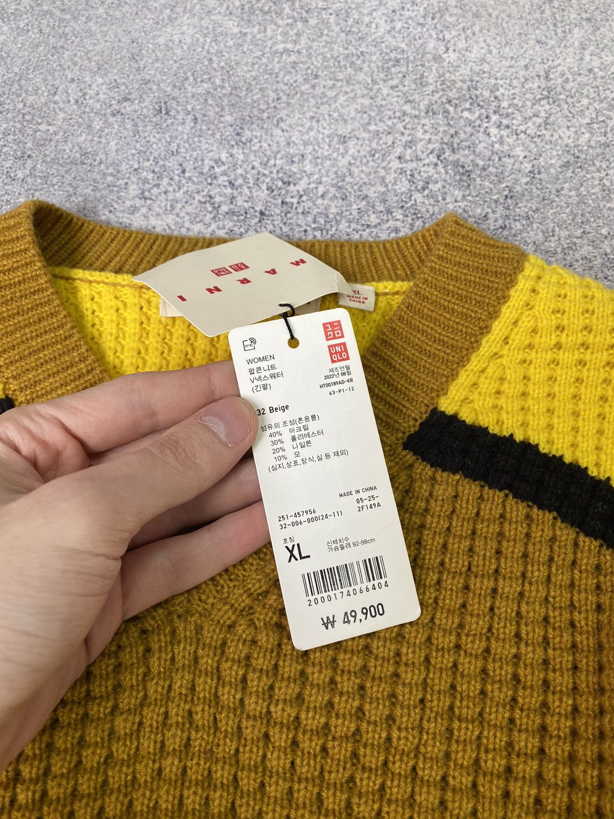 Marni × Uniqlo × Vintage FW22 Knitted Marni x Uniqlo Vneck Cropped Women’s Sweater Size XL / US 12-14 / IT 48-50 - 7 Thumbnail