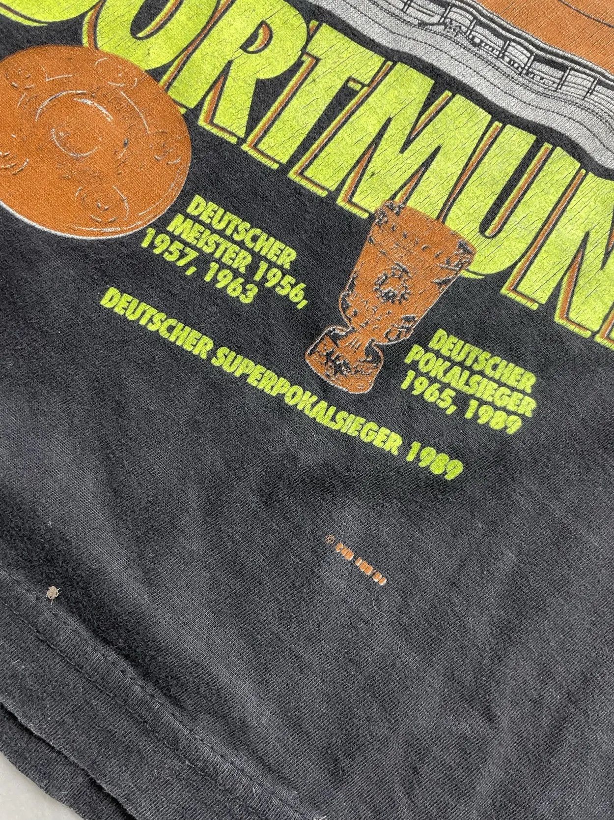 Vintage VINTAGE 90S BVB BORUSSIA DORTMUND 1995 BLACK WASHED TEE Size US L / EU 52-54 / 3 - 5 Thumbnail