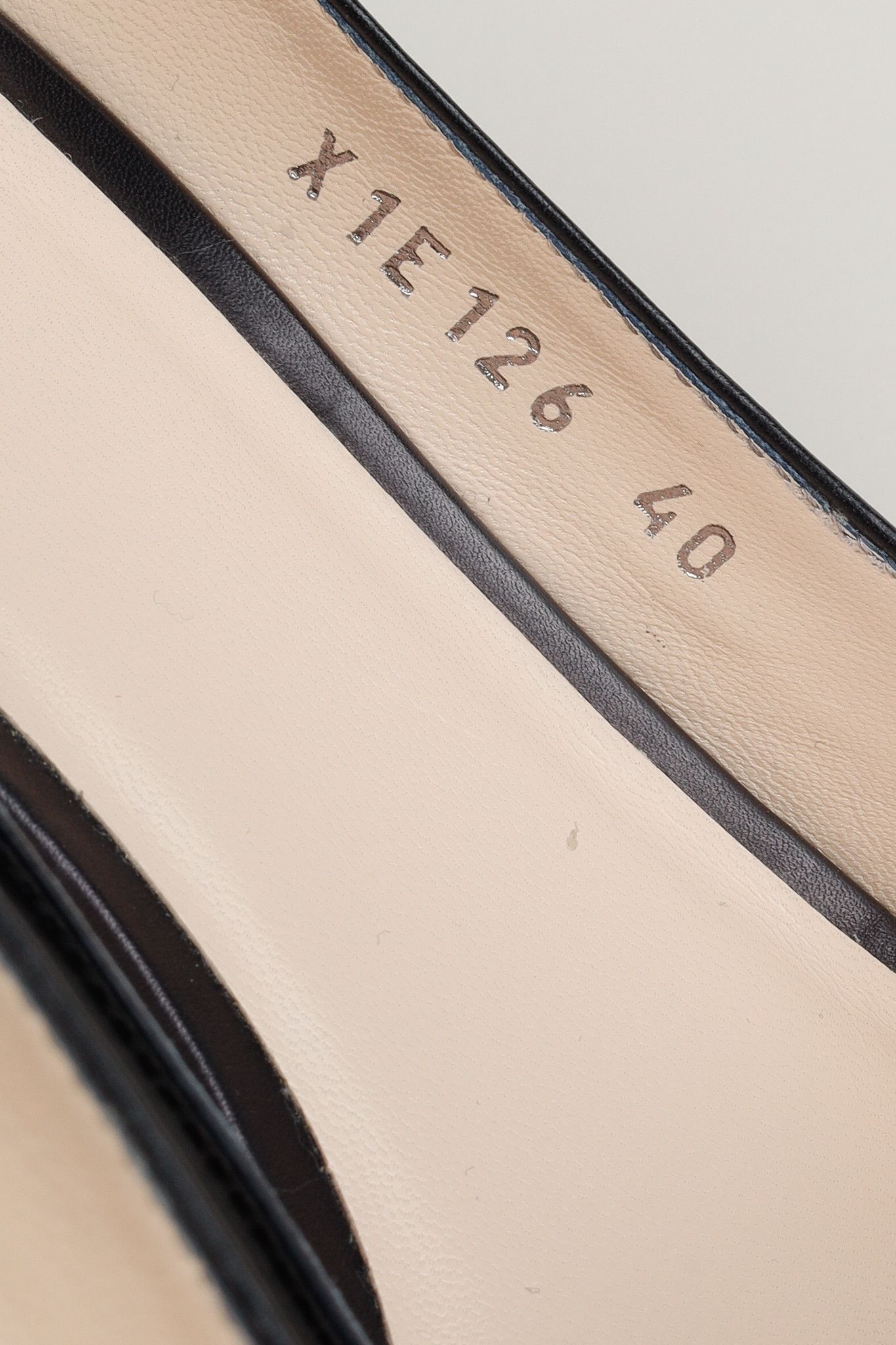 Giorgio Armani Giorgio Armani Navy Blue Leather Pointed-Cap-Toe Pumps Size US 9.5 / IT 39.5 - 10 Thumbnail