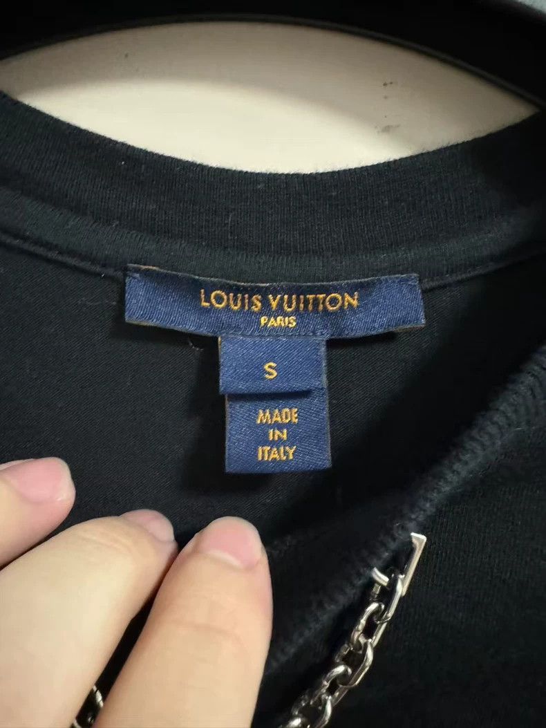 Louis Vuitton Louis Vuitton Neckline chain slogan short sleeve Size US S / EU 44-46 / 1 - 3 Thumbnail