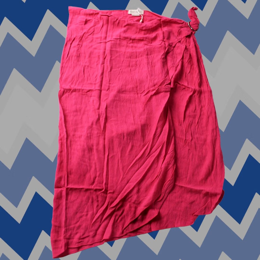 Vintage Paris Hilton Women's Cover Up Shirt? (Gap) Hot Pink Large NWT Wrap Sarong JT8 Sheer & Flowy Shirt Swim Skirt Glow? Size 36" / US 14 / IT 50 - 1 Thumbnail
