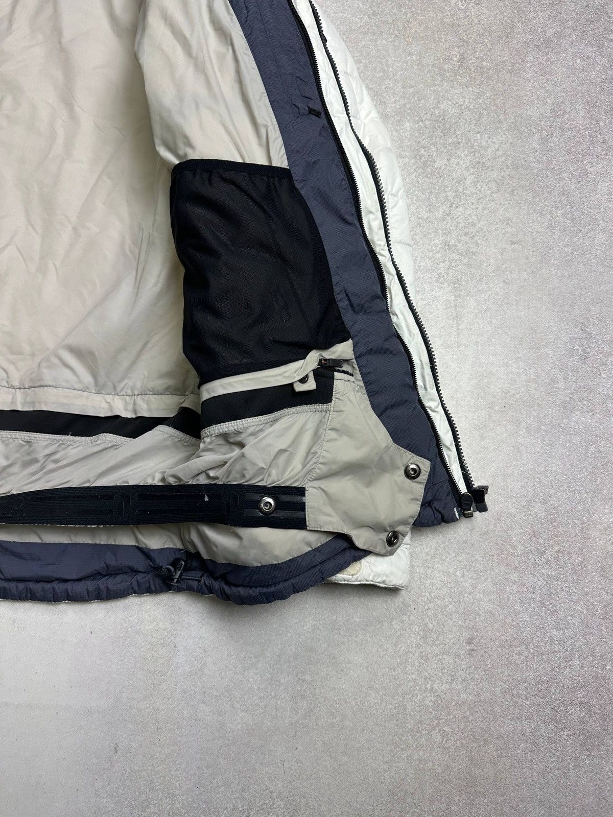 Peak Performance Peak Performance Light White Goose Puffer Jacket Mens L Size US L / EU 52-54 / 3 - 11 Thumbnail