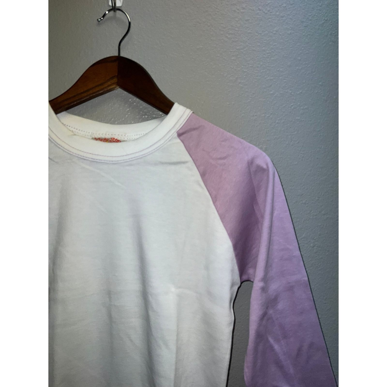 Vintage Women's 80s Vintage Lucky Star White Purple Raglan Shirt M Size M / US 6-8 / IT 42-44 - 2 Thumbnail