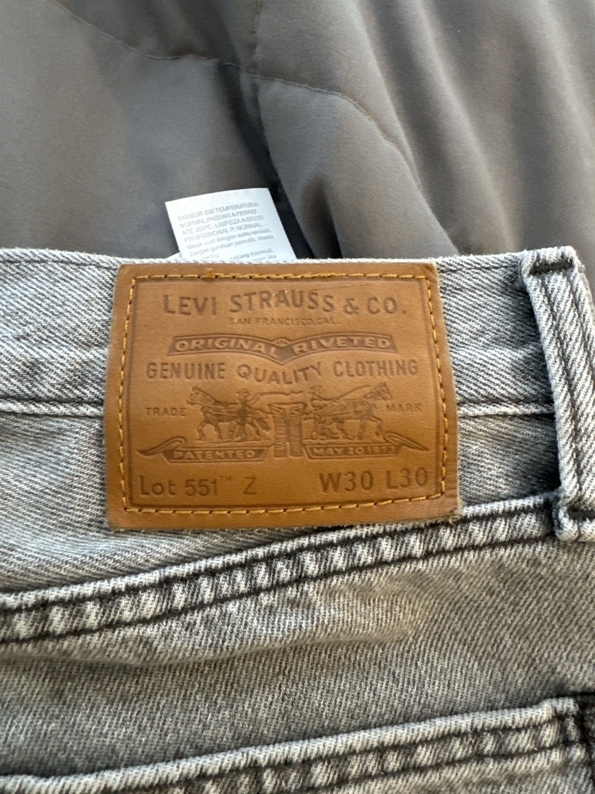 Levi's Levi’s 551Z gray wash 30x30 Size US 30 / EU 46 - 3 Thumbnail