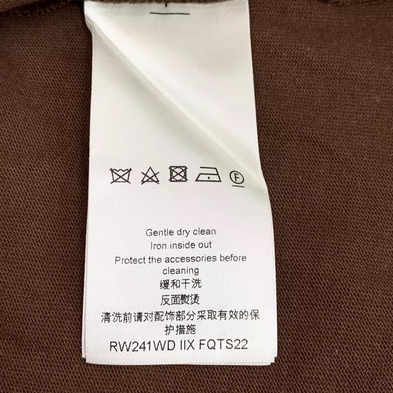 Louis Vuitton Louis Vuitton 24 dark brown logo printed cotton crew neck Size M / US 6-8 / IT 42-44 - 7 Thumbnail