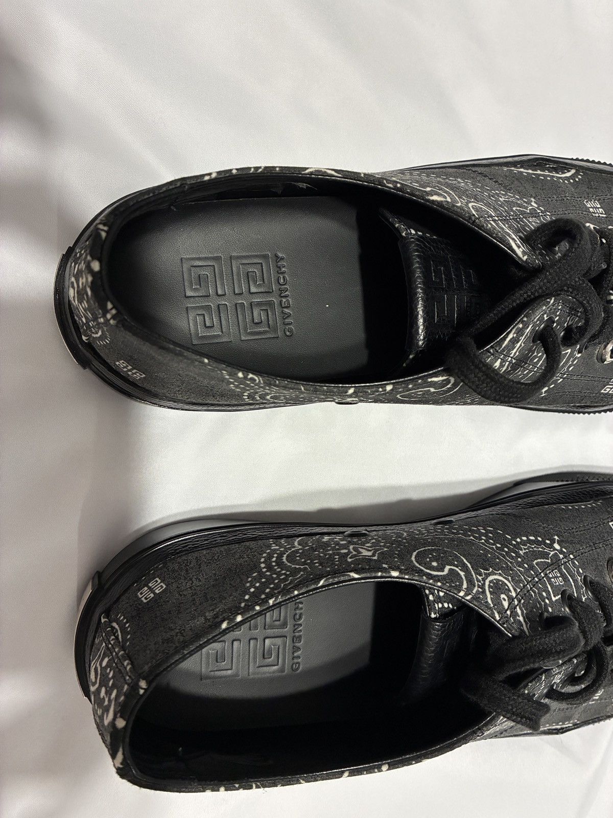 Givenchy Givenchy City leather trimmed Bandana print low top Size US 11 / EU 44 - 6 Thumbnail