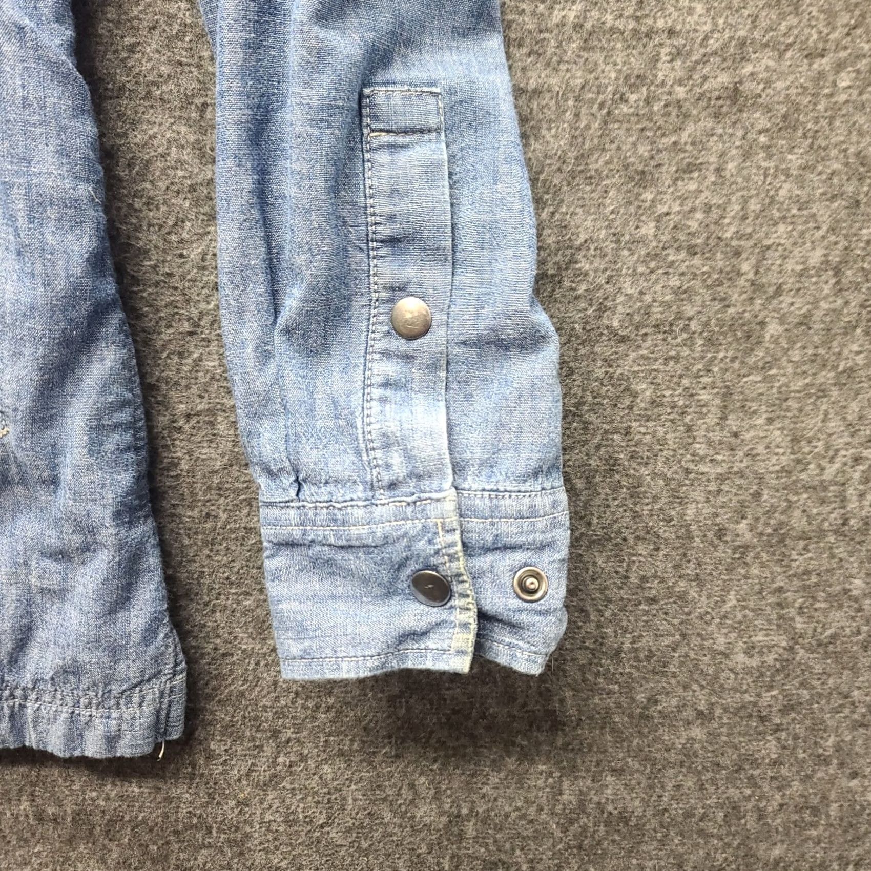Vintage Duluth Trading Shirt Womens M Chambray Snap Closure Cowl Neck Cottagecore Shirt Womens M Chambray Snap Closure Cowl Neck Cottagecore Size M / US 6-8 / IT 42-44 - 7 Thumbnail