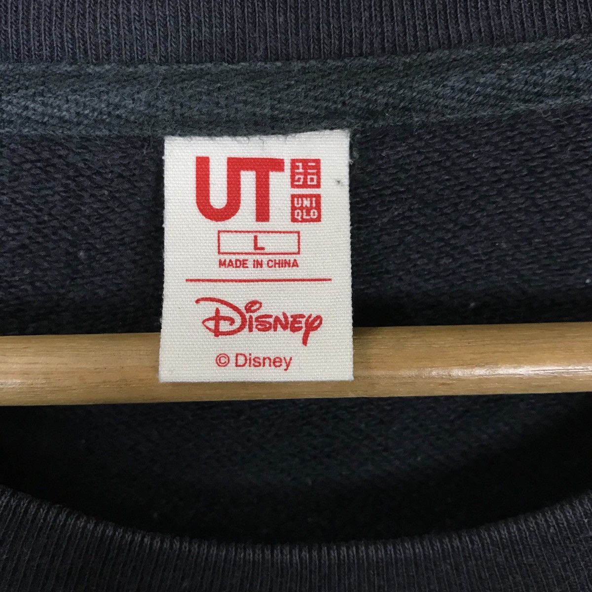 Disney × Uniqlo Uniqlo X Disney Mickey Mouse Pullover Jumper Sweatshirt Size US L / EU 52-54 / 3 - 5 Thumbnail