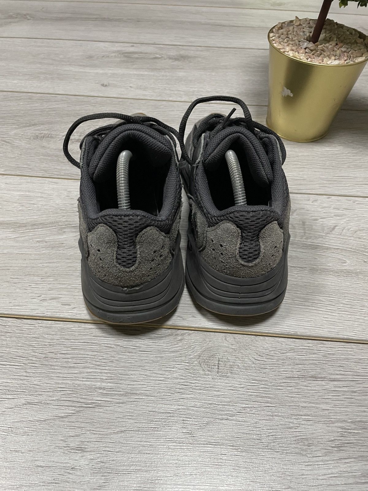 Adidas Yeezy 700 Utility Black Size US 8.5 / EU 41-42 - 4 Thumbnail